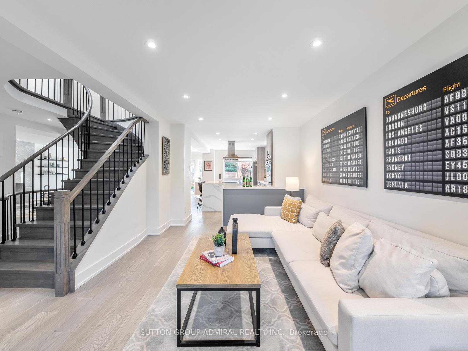 Photo 25 of 62 Pinewood Drive, Vaughan, Crestwood-Springfarm-Yorkhill — HOMEH