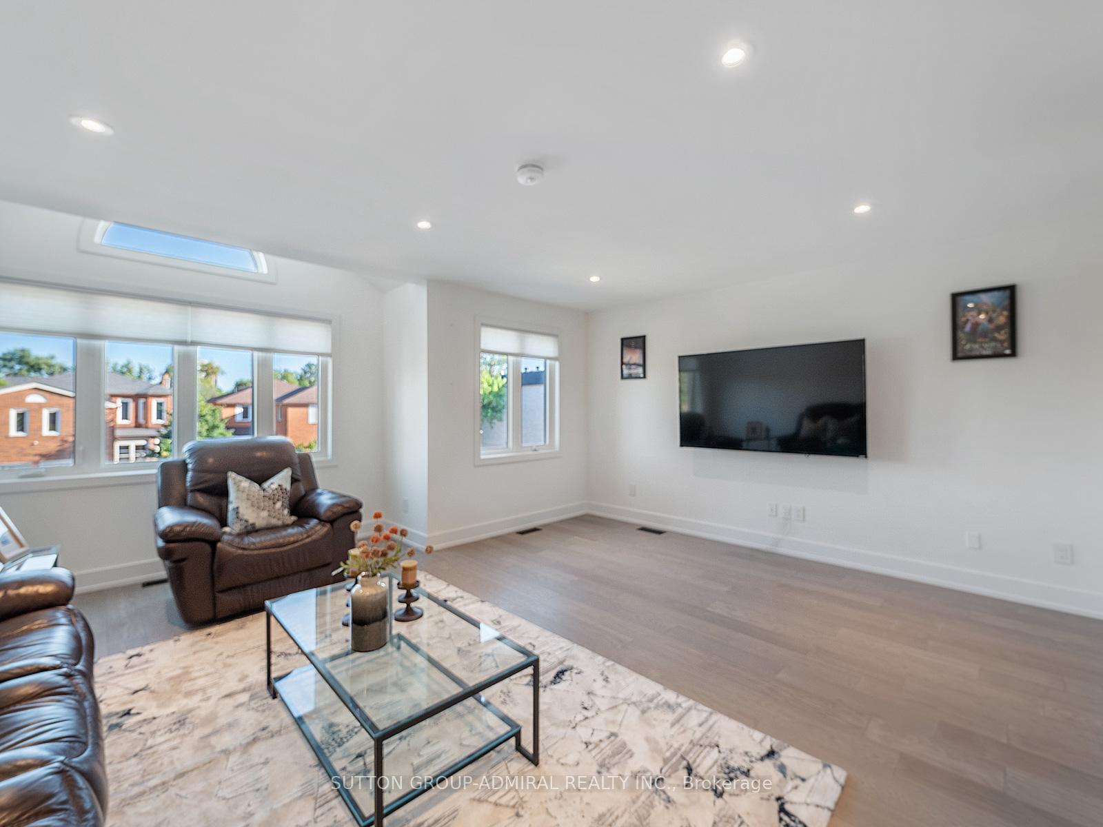 Photo 71 of 62 Pinewood Drive, Vaughan, Crestwood-Springfarm-Yorkhill — HOMEH