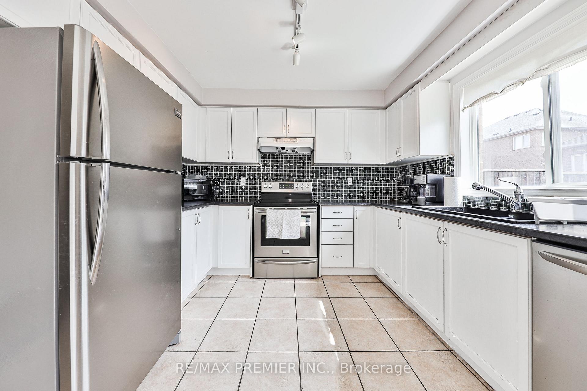 Photo 10 of 17 Laurelhurst Crescent, Vaughan, Vellore Village — HOMEH