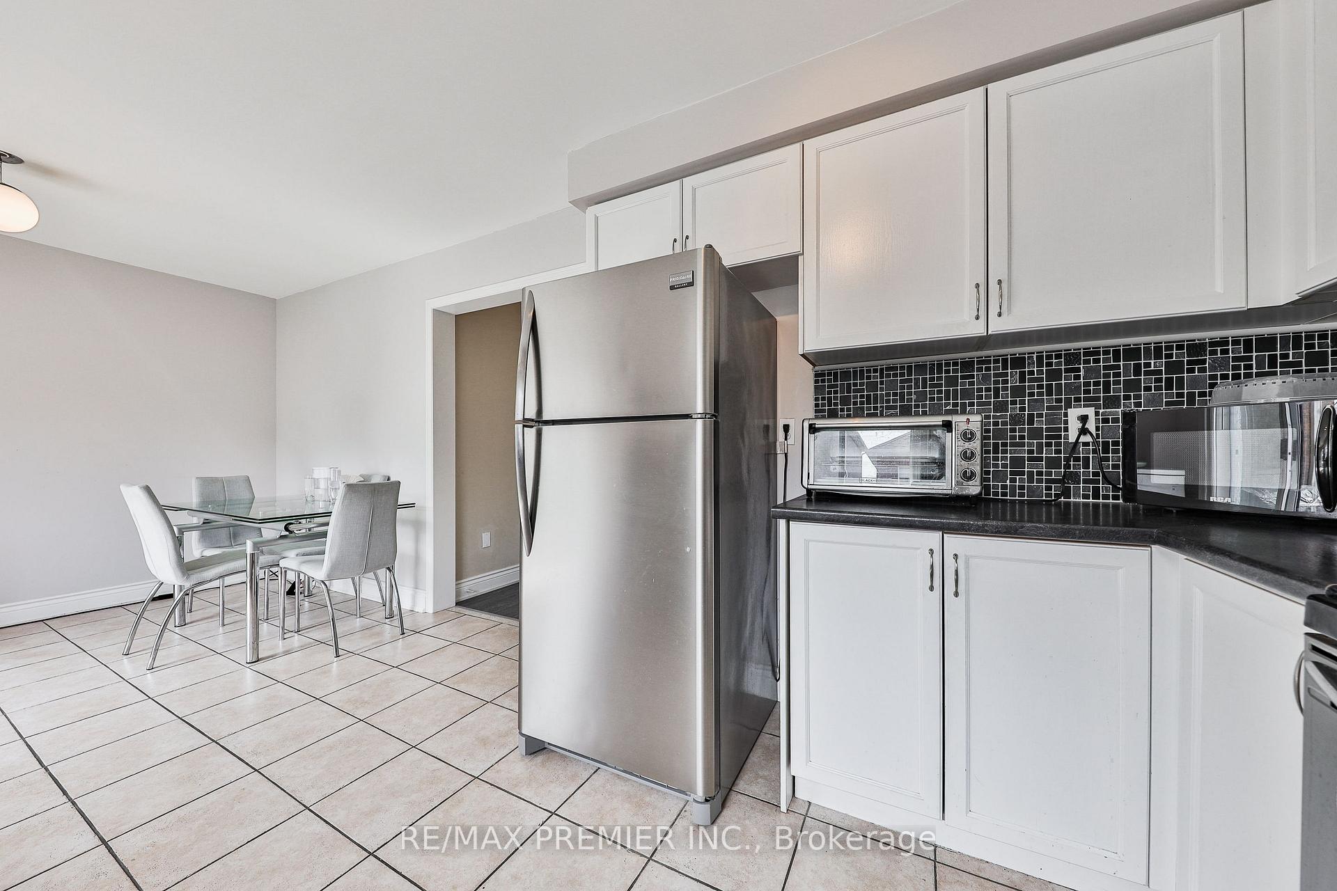 Photo 11 of 17 Laurelhurst Crescent, Vaughan, Vellore Village — HOMEH