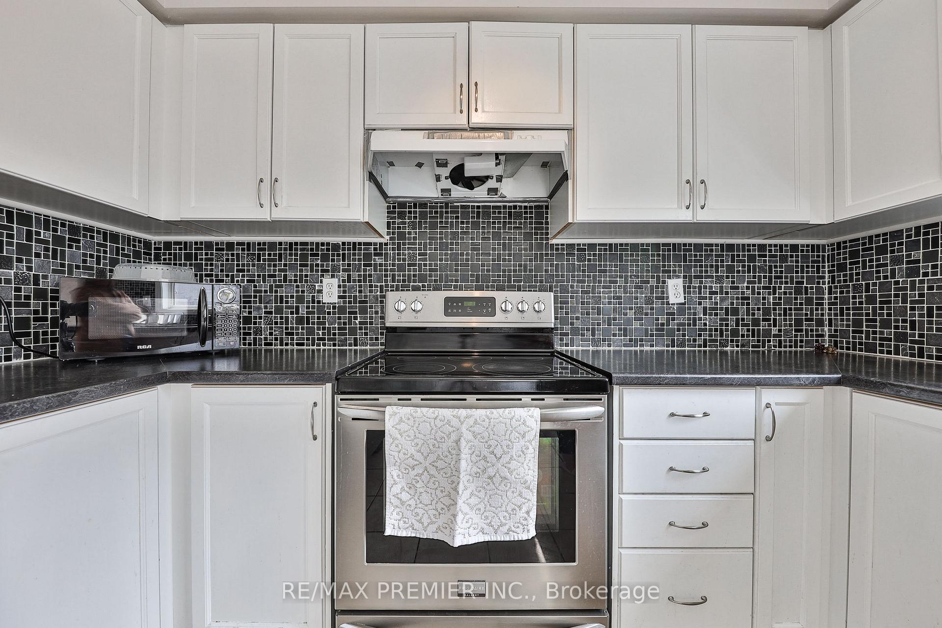 Photo 12 of 17 Laurelhurst Crescent, Vaughan, Vellore Village — HOMEH
