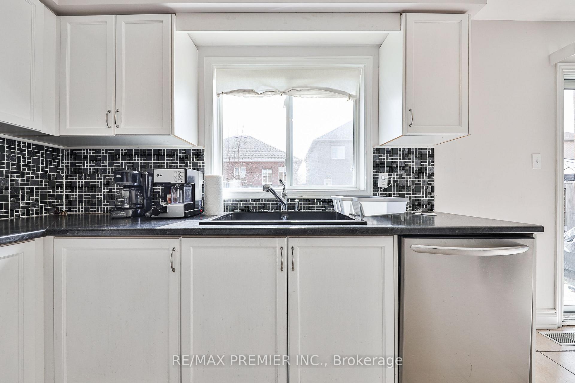 Photo 13 of 17 Laurelhurst Crescent, Vaughan, Vellore Village — HOMEH