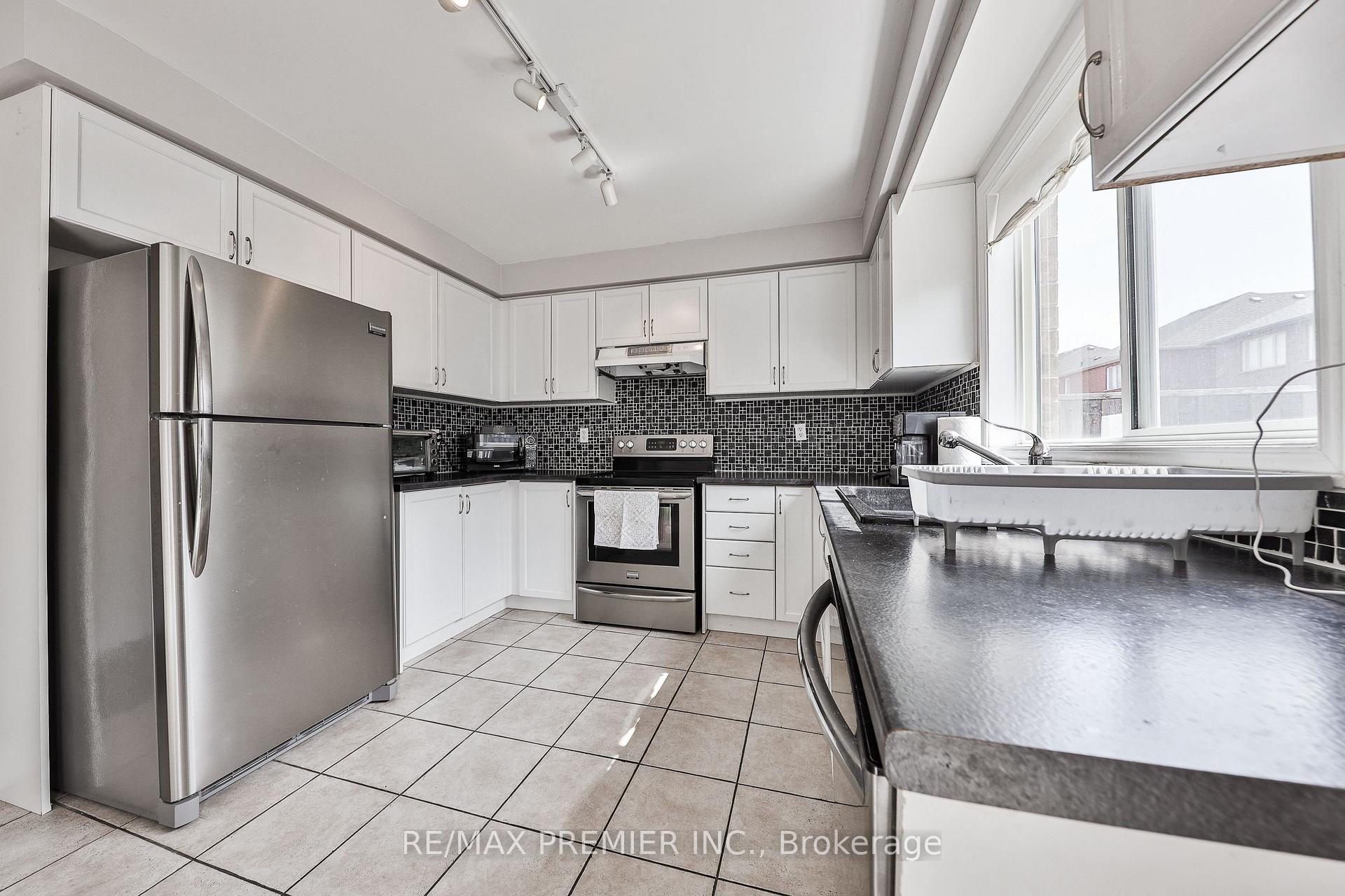 Photo 14 of 17 Laurelhurst Crescent, Vaughan, Vellore Village — HOMEH
