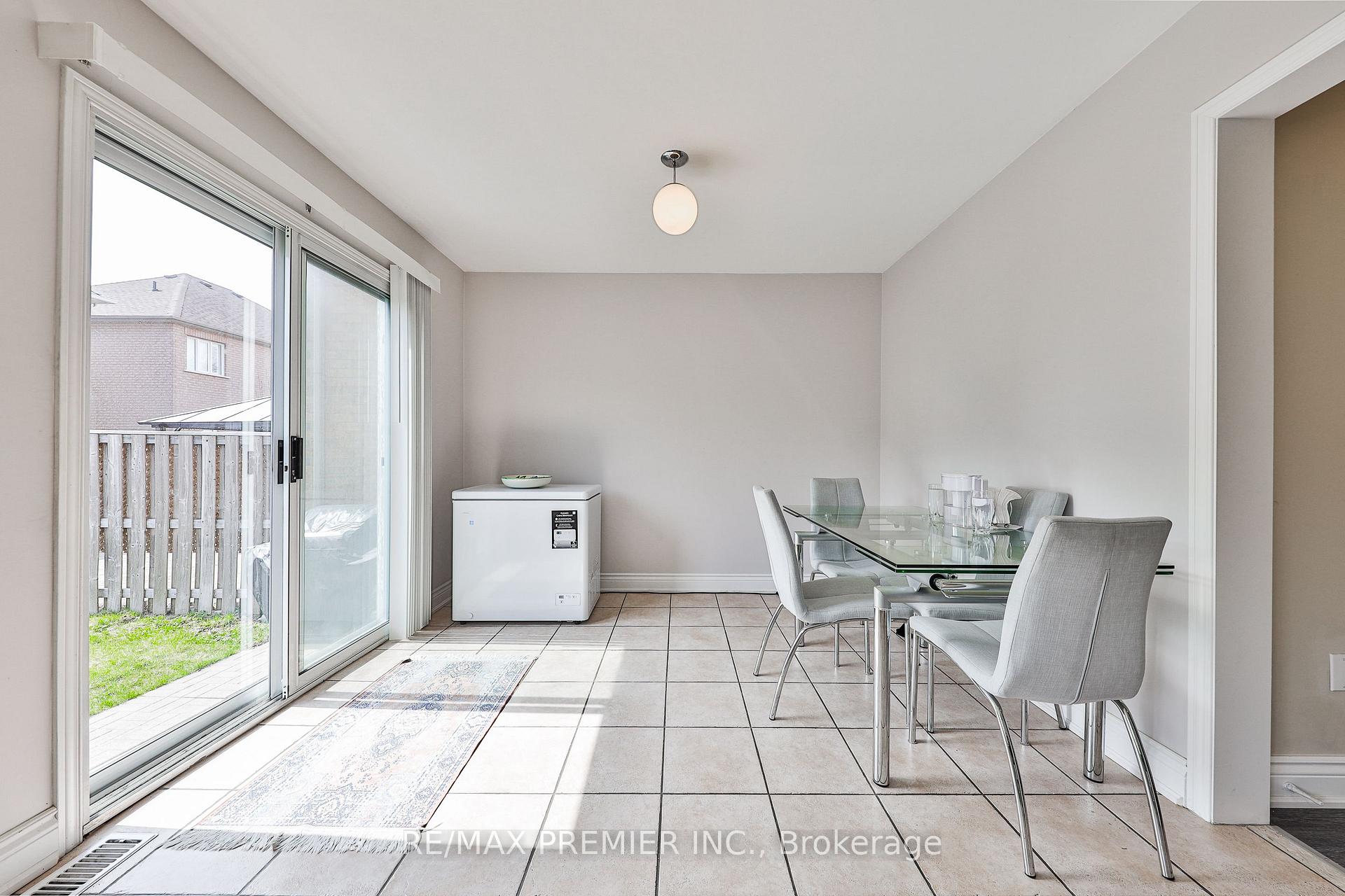 Photo 15 of 17 Laurelhurst Crescent, Vaughan, Vellore Village — HOMEH