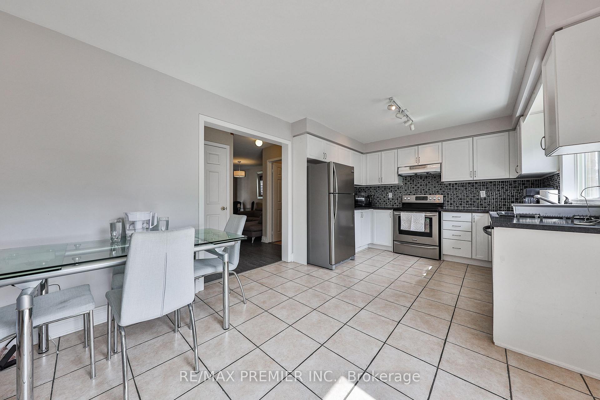 Photo 16 of 17 Laurelhurst Crescent, Vaughan, Vellore Village — HOMEH