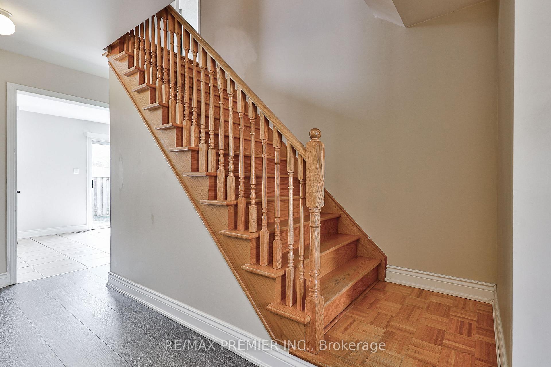 Photo 18 of 17 Laurelhurst Crescent, Vaughan, Vellore Village — HOMEH