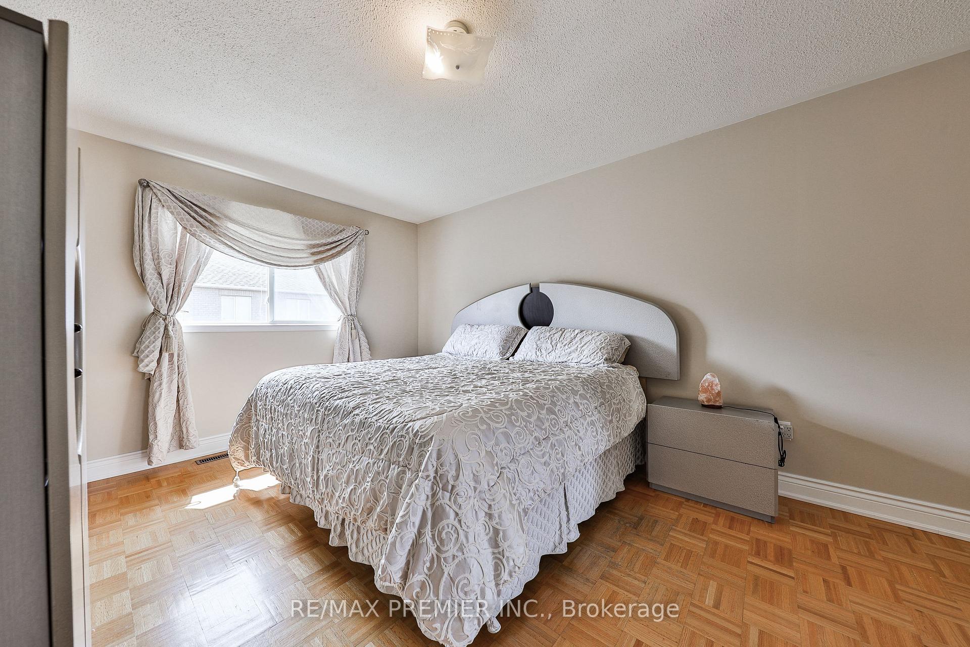 Photo 22 of 17 Laurelhurst Crescent, Vaughan, Vellore Village — HOMEH