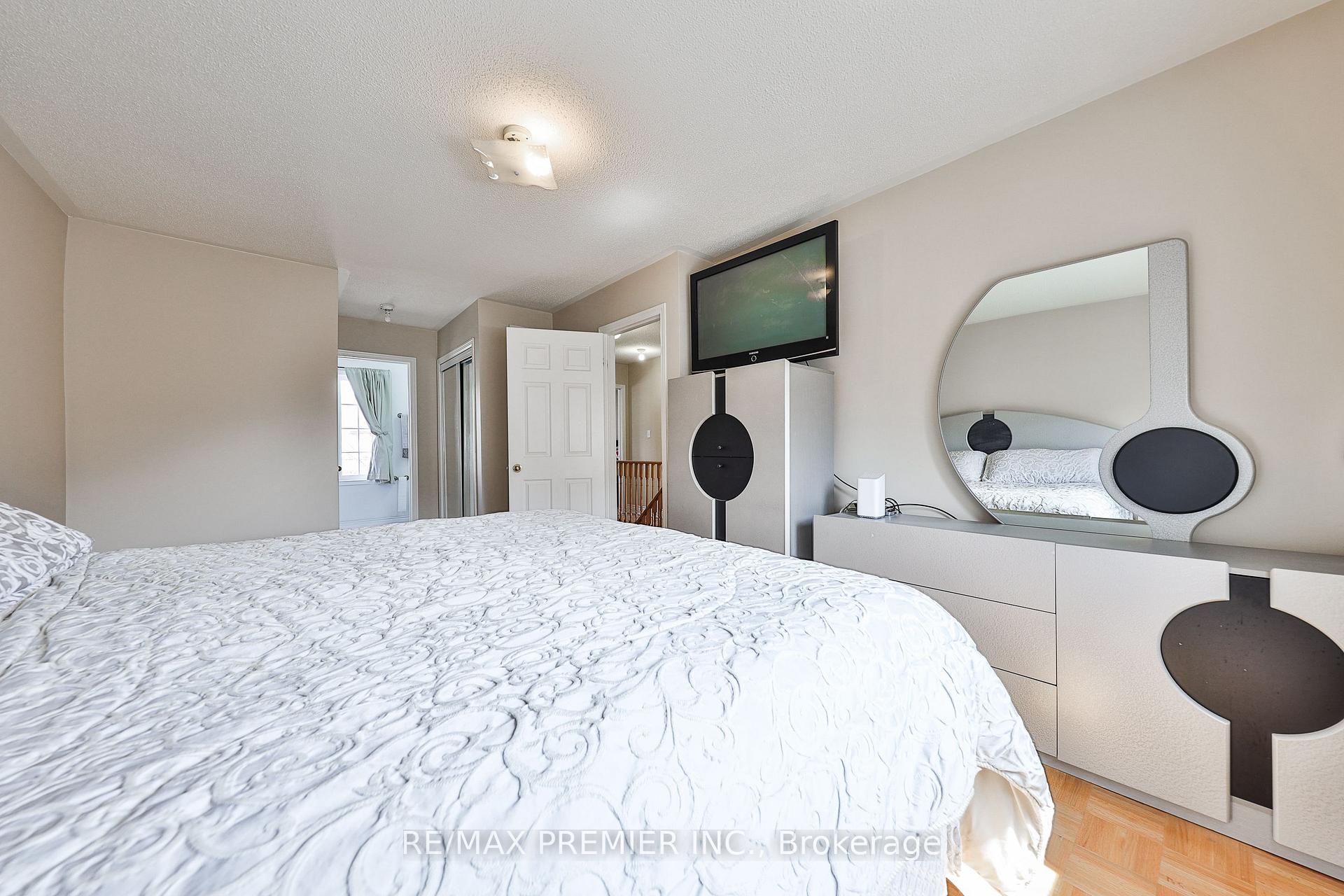 Photo 24 of 17 Laurelhurst Crescent, Vaughan, Vellore Village — HOMEH