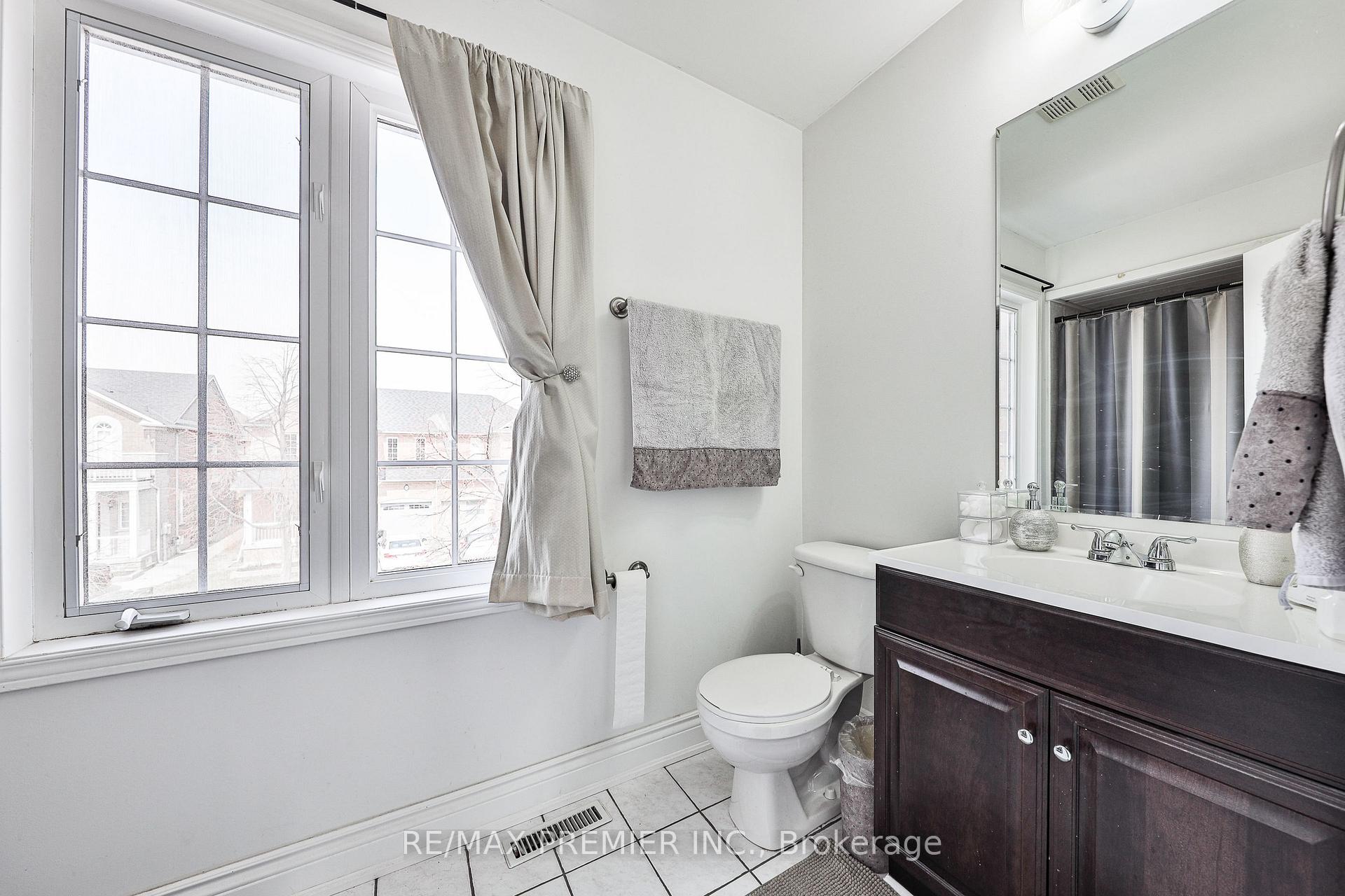 Photo 26 of 17 Laurelhurst Crescent, Vaughan, Vellore Village — HOMEH