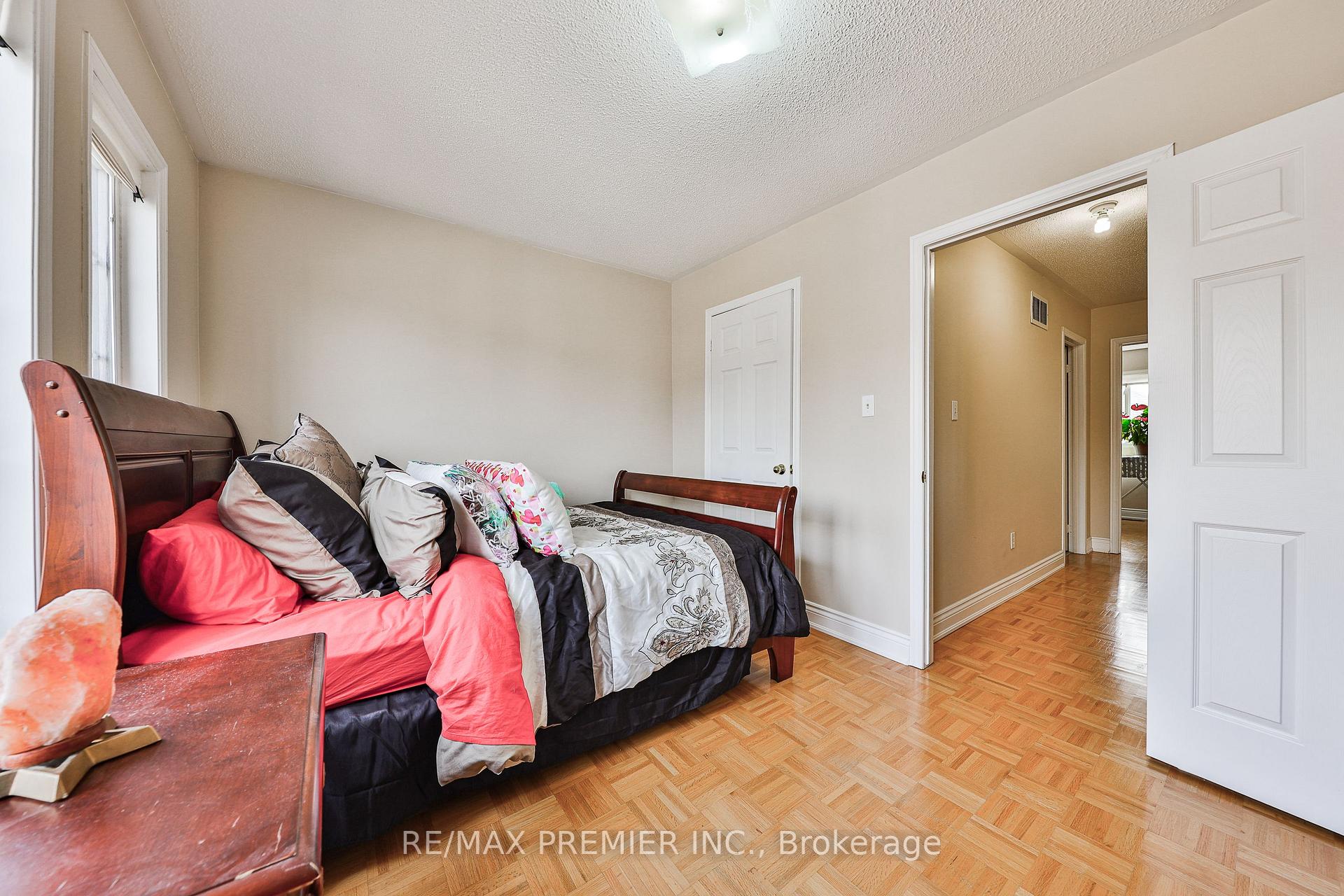 Photo 30 of 17 Laurelhurst Crescent, Vaughan, Vellore Village — HOMEH