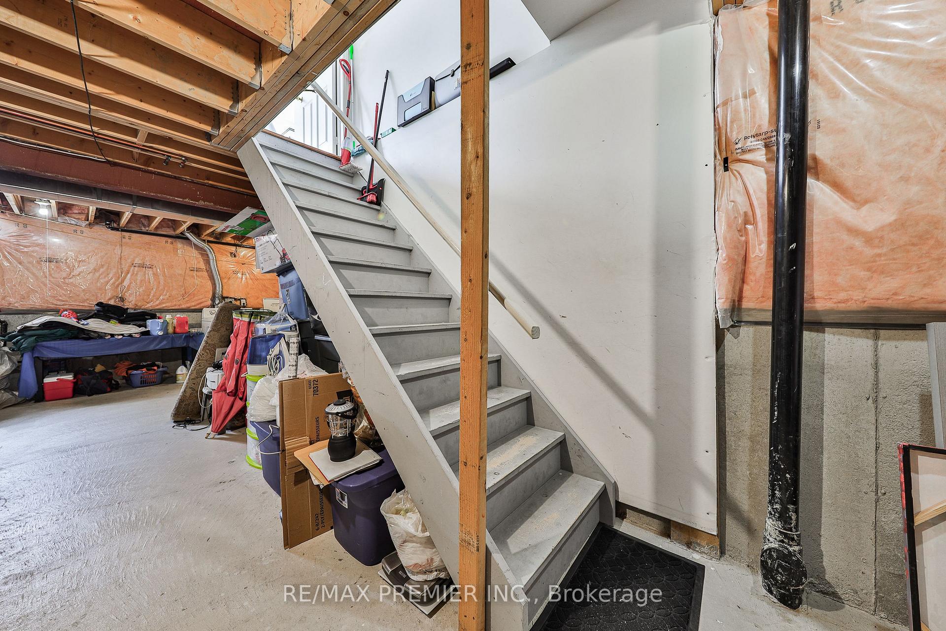 Photo 32 of 17 Laurelhurst Crescent, Vaughan, Vellore Village — HOMEH