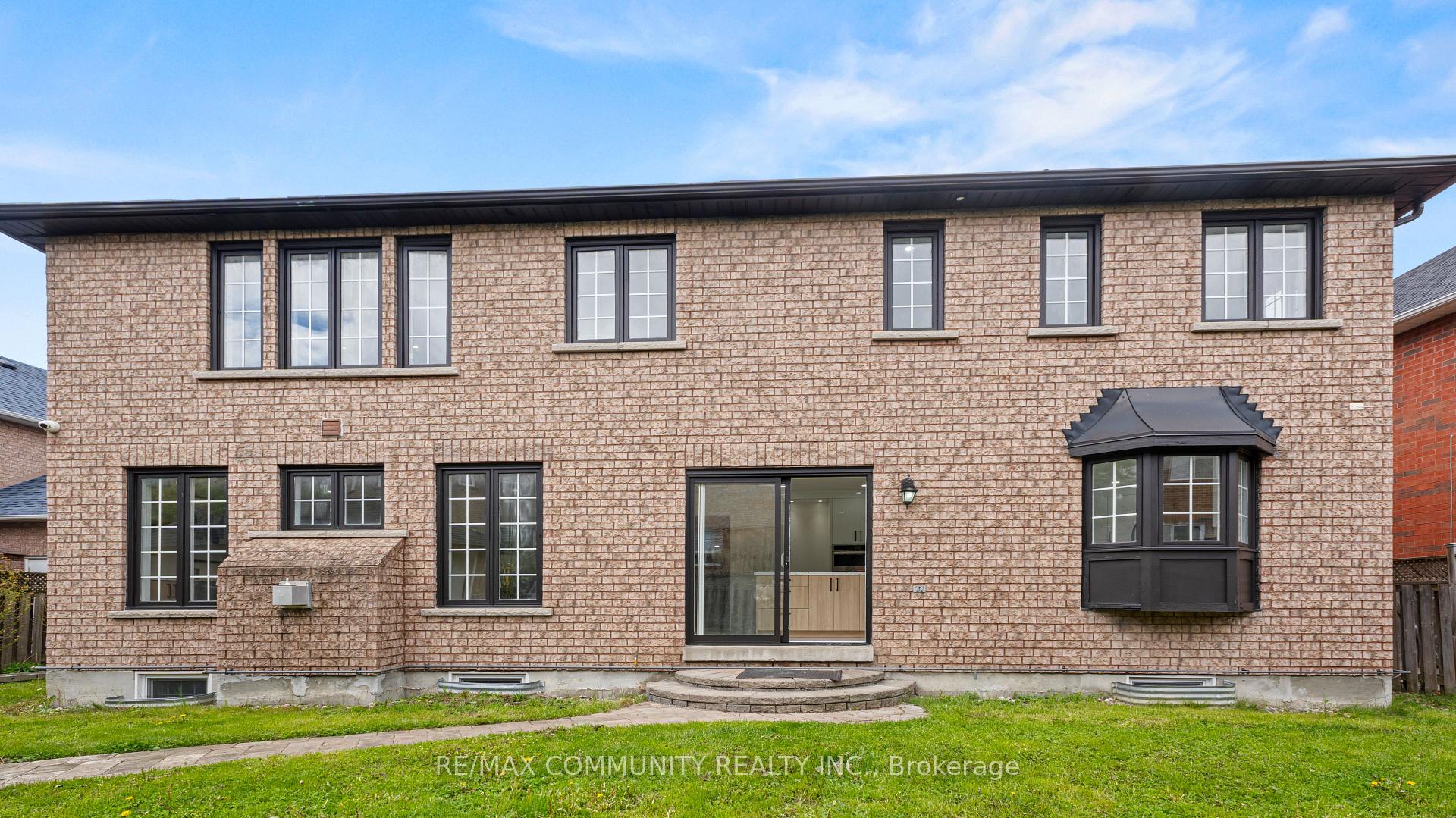 Photo 5 of 23 Ballgrove Crescent, Ajax, Northwest Ajax — HOMEH