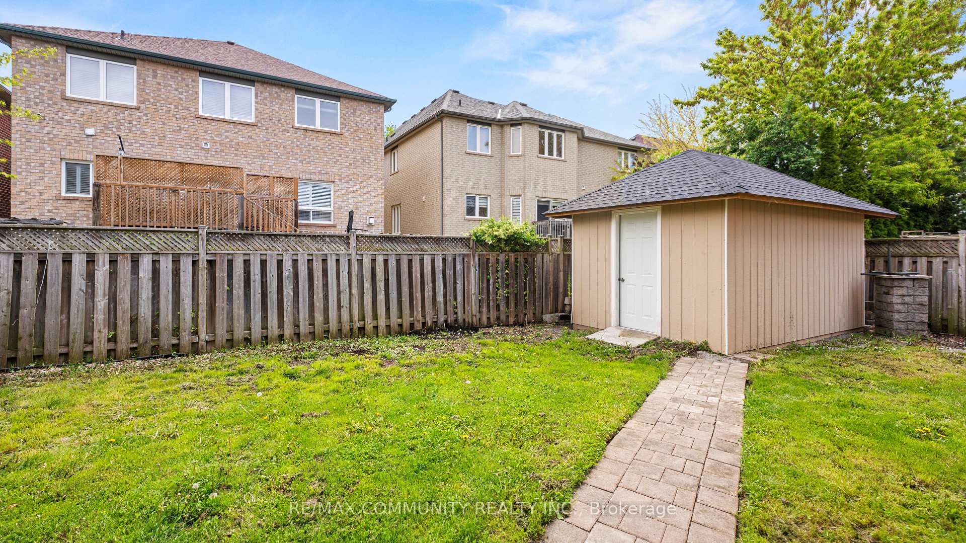 Photo 6 of 23 Ballgrove Crescent, Ajax, Northwest Ajax — HOMEH