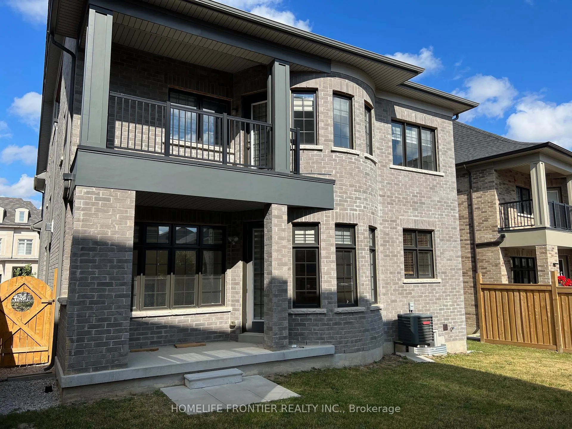 Photo 2 of 26 Hurst Avenue, Vaughan, Patterson — HOMEH
