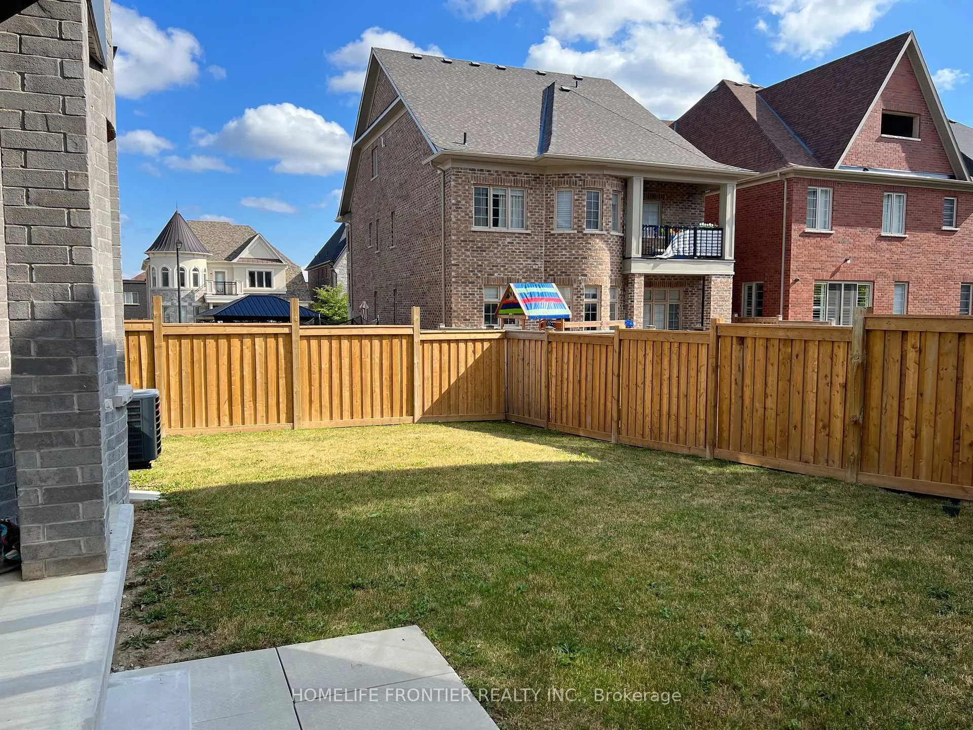 Photo 3 of 26 Hurst Avenue, Vaughan, Patterson — HOMEH