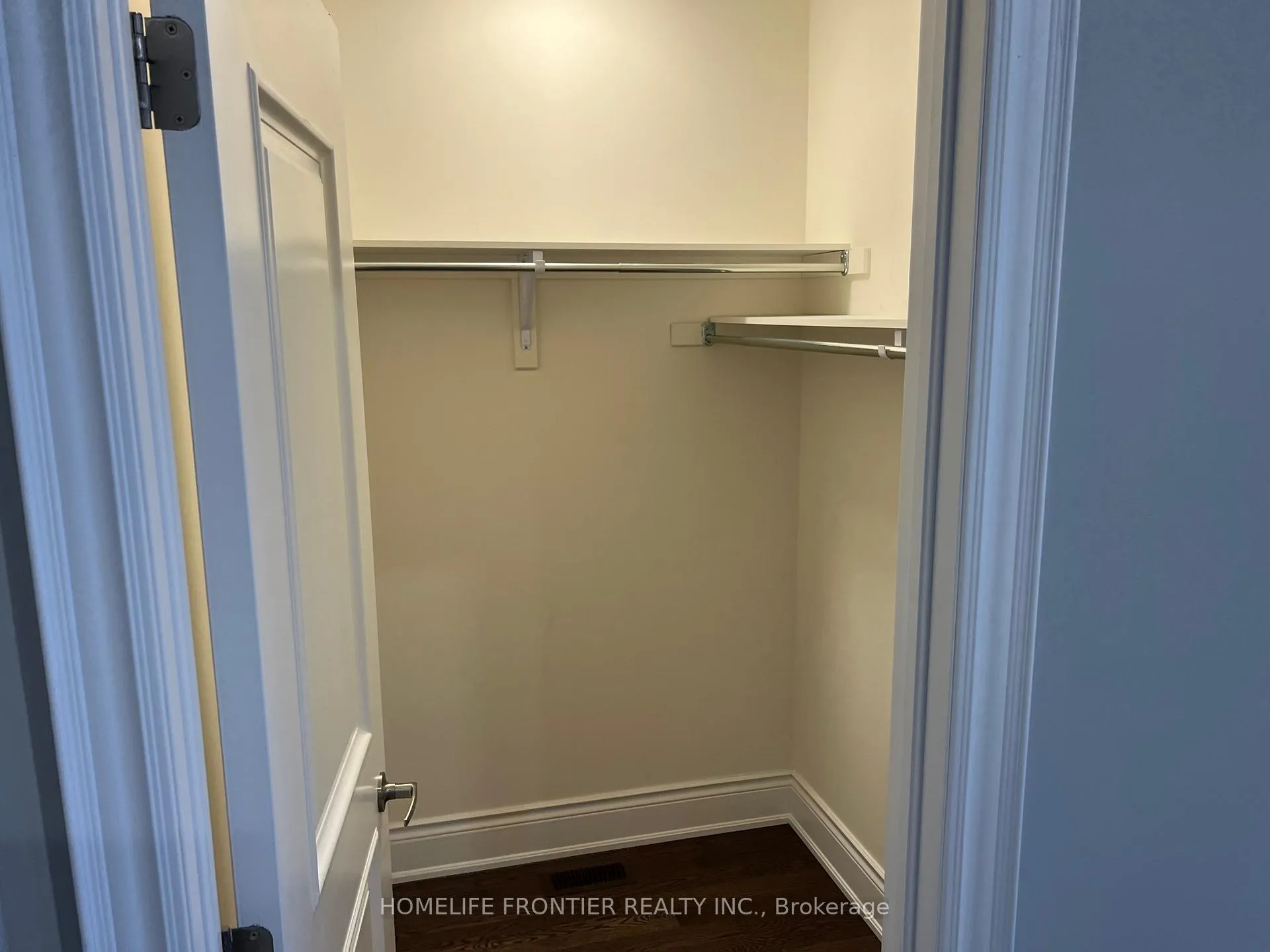 Photo 4 of 26 Hurst Avenue, Vaughan, Patterson — HOMEH