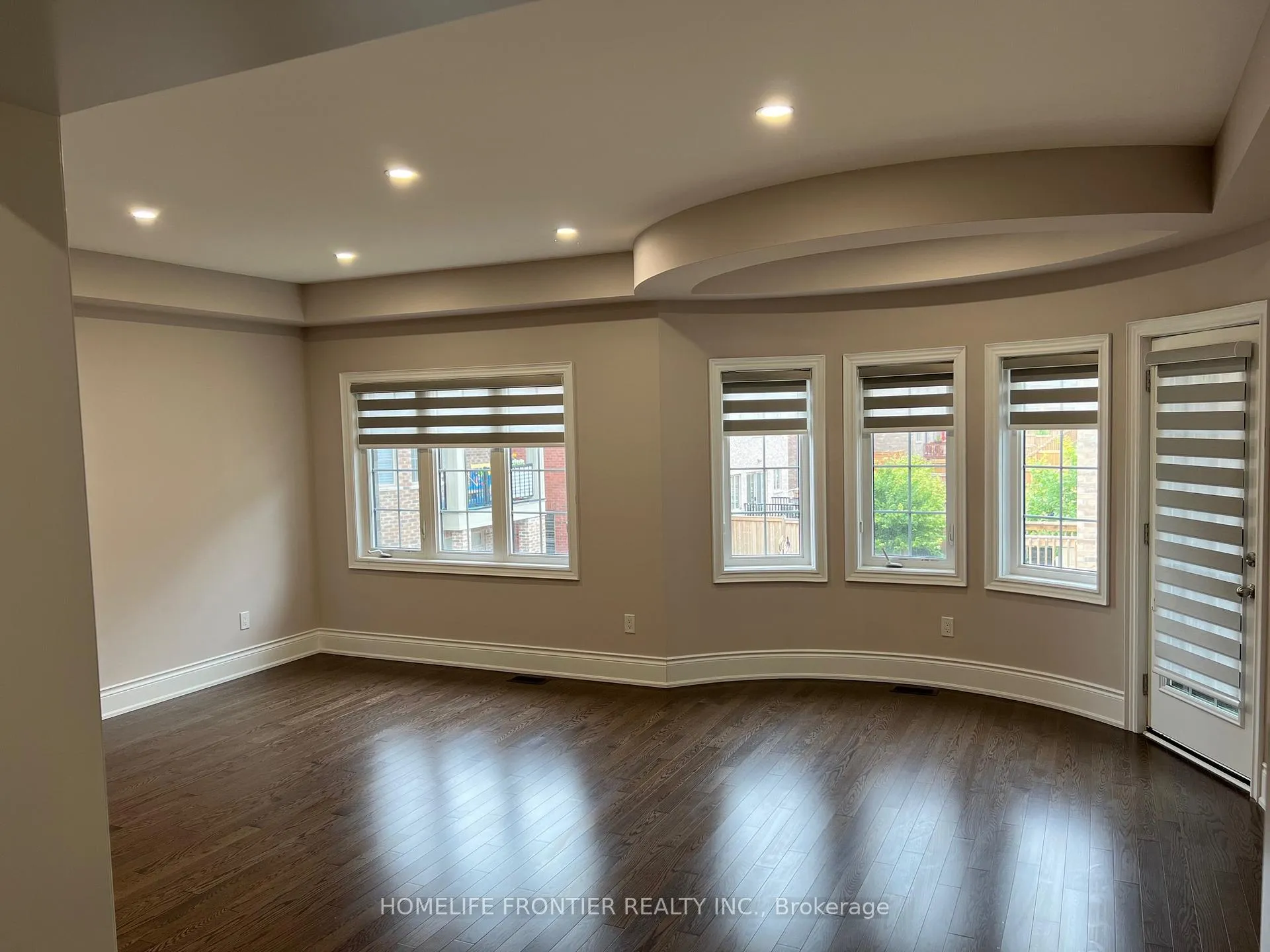 Photo 16 of 26 Hurst Avenue, Vaughan, Patterson — HOMEH