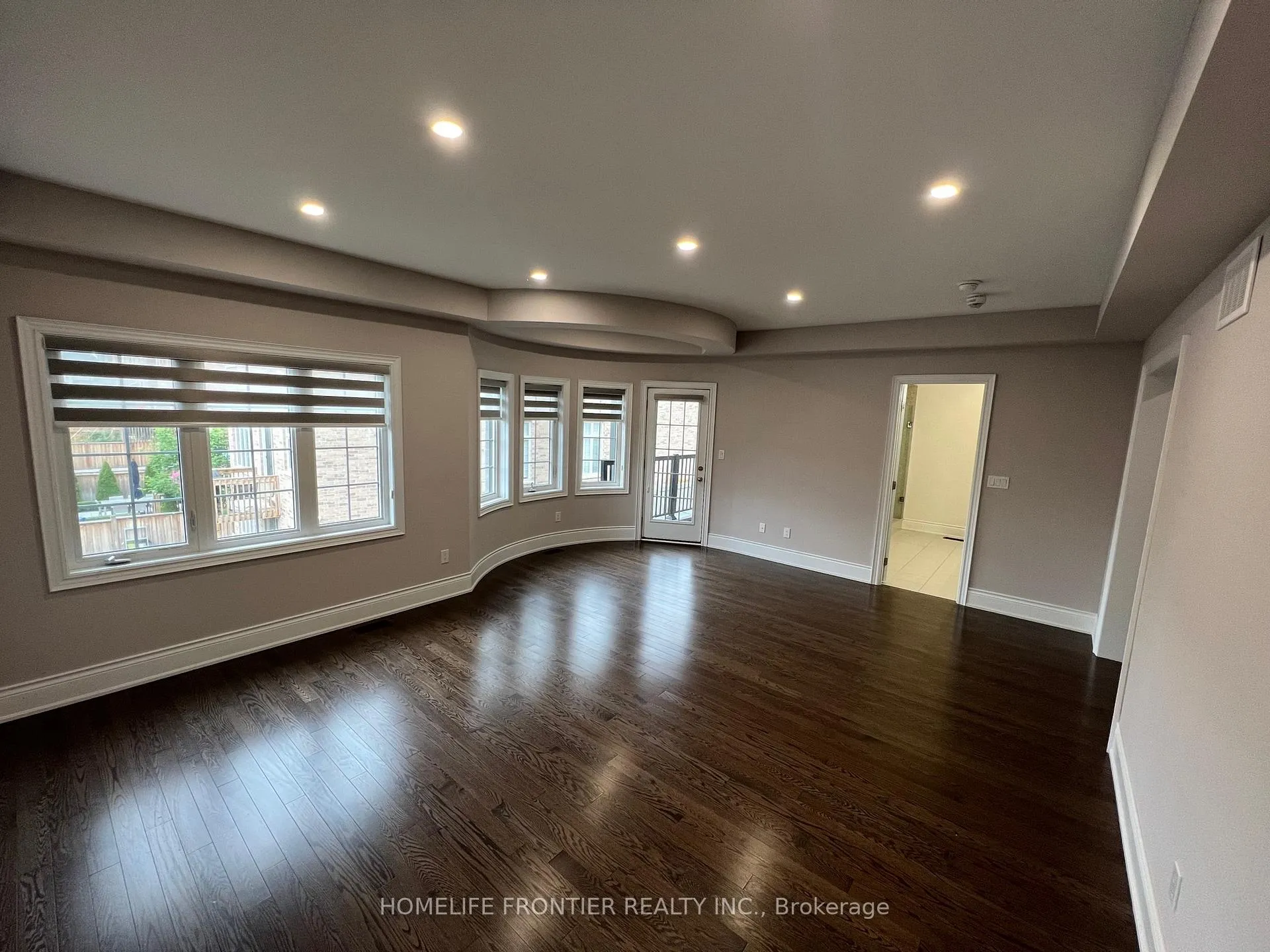 Photo 17 of 26 Hurst Avenue, Vaughan, Patterson — HOMEH