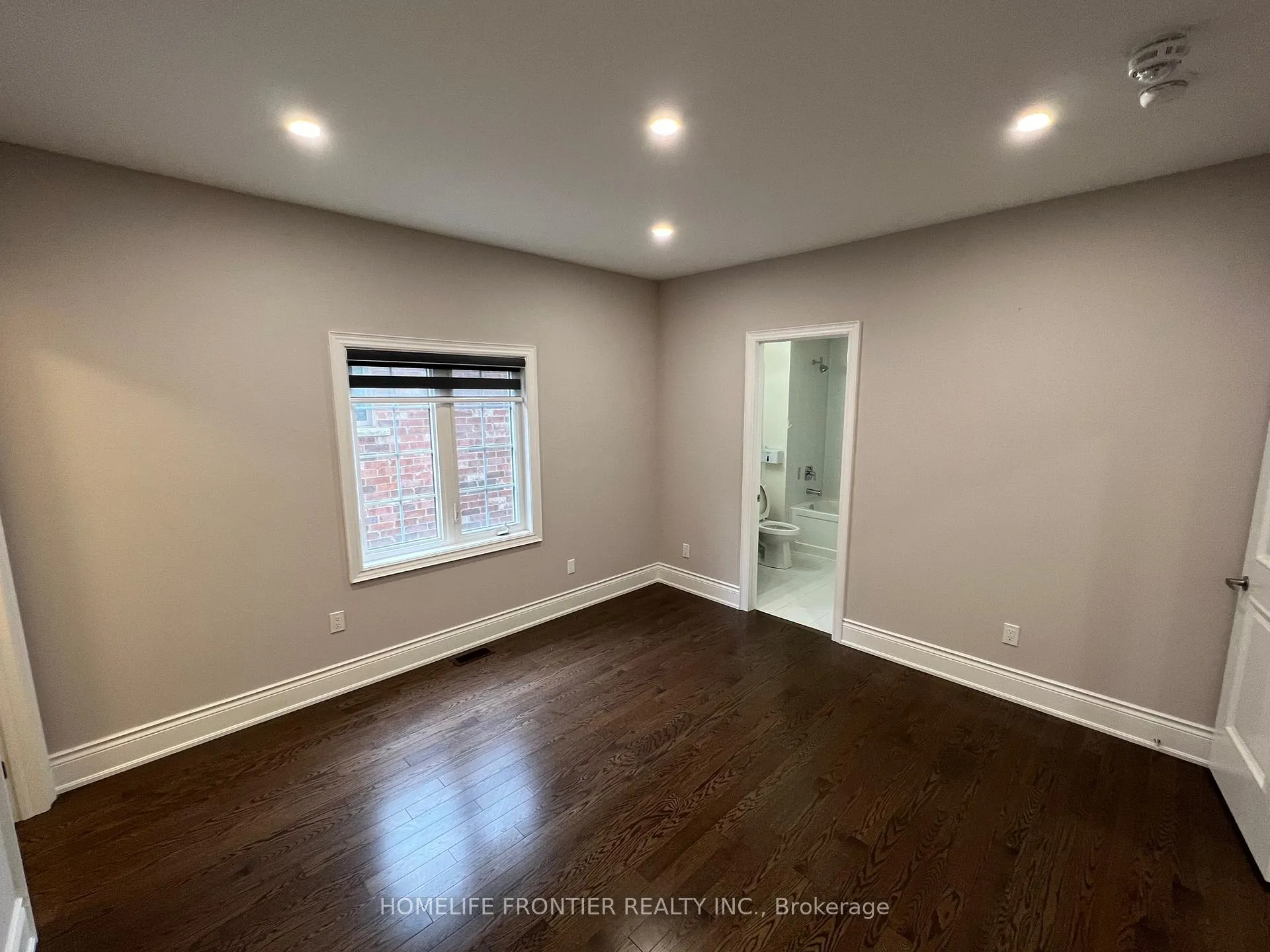 Photo 21 of 26 Hurst Avenue, Vaughan, Patterson — HOMEH