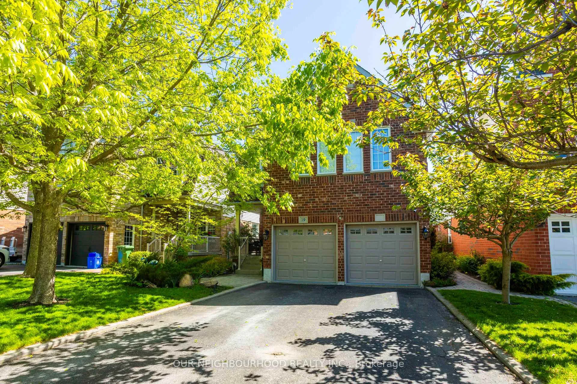 Photo 1 of 19 Artesian Drive, Whitby, Williamsburg — HOMEH