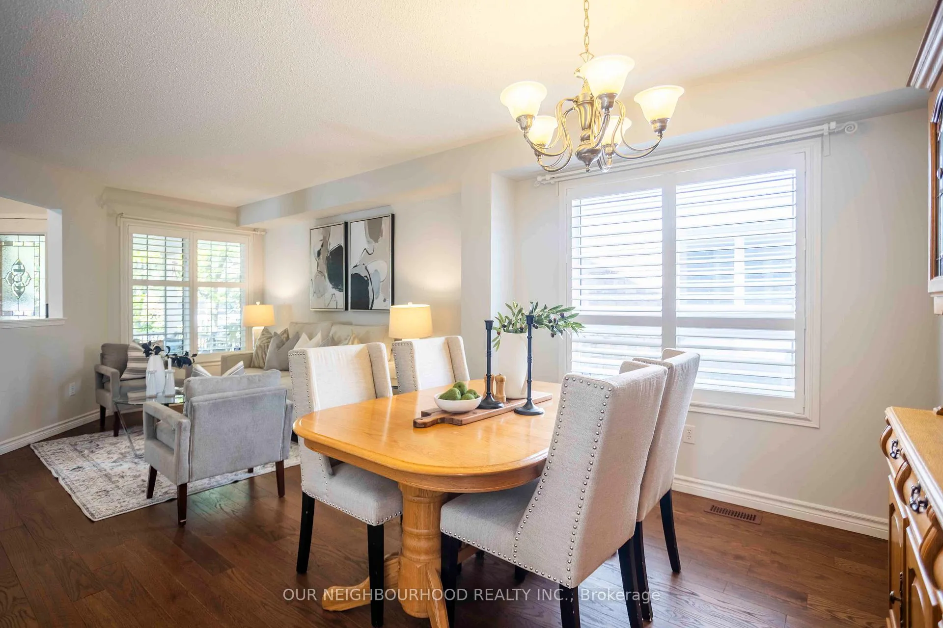 Photo 4 of 19 Artesian Drive, Whitby, Williamsburg — HOMEH
