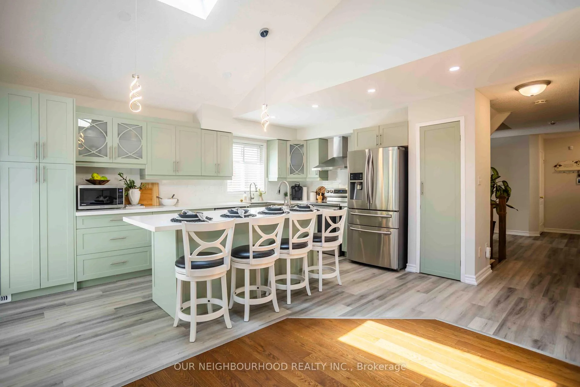 Photo 8 of 19 Artesian Drive, Whitby, Williamsburg — HOMEH