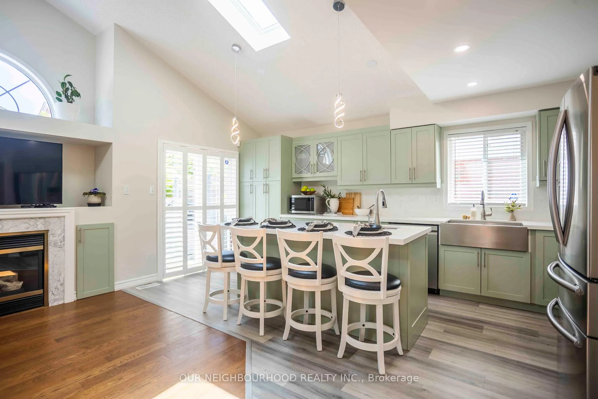 Photo 9 of 19 Artesian Drive, Whitby, Williamsburg — HOMEH