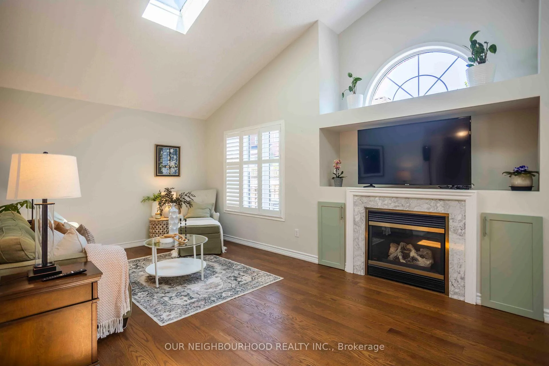 Photo 10 of 19 Artesian Drive, Whitby, Williamsburg — HOMEH