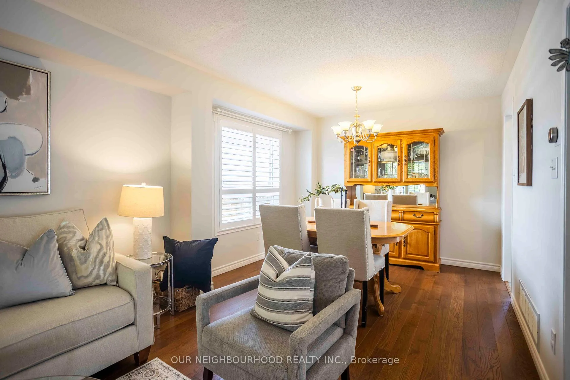 Photo 14 of 19 Artesian Drive, Whitby, Williamsburg — HOMEH