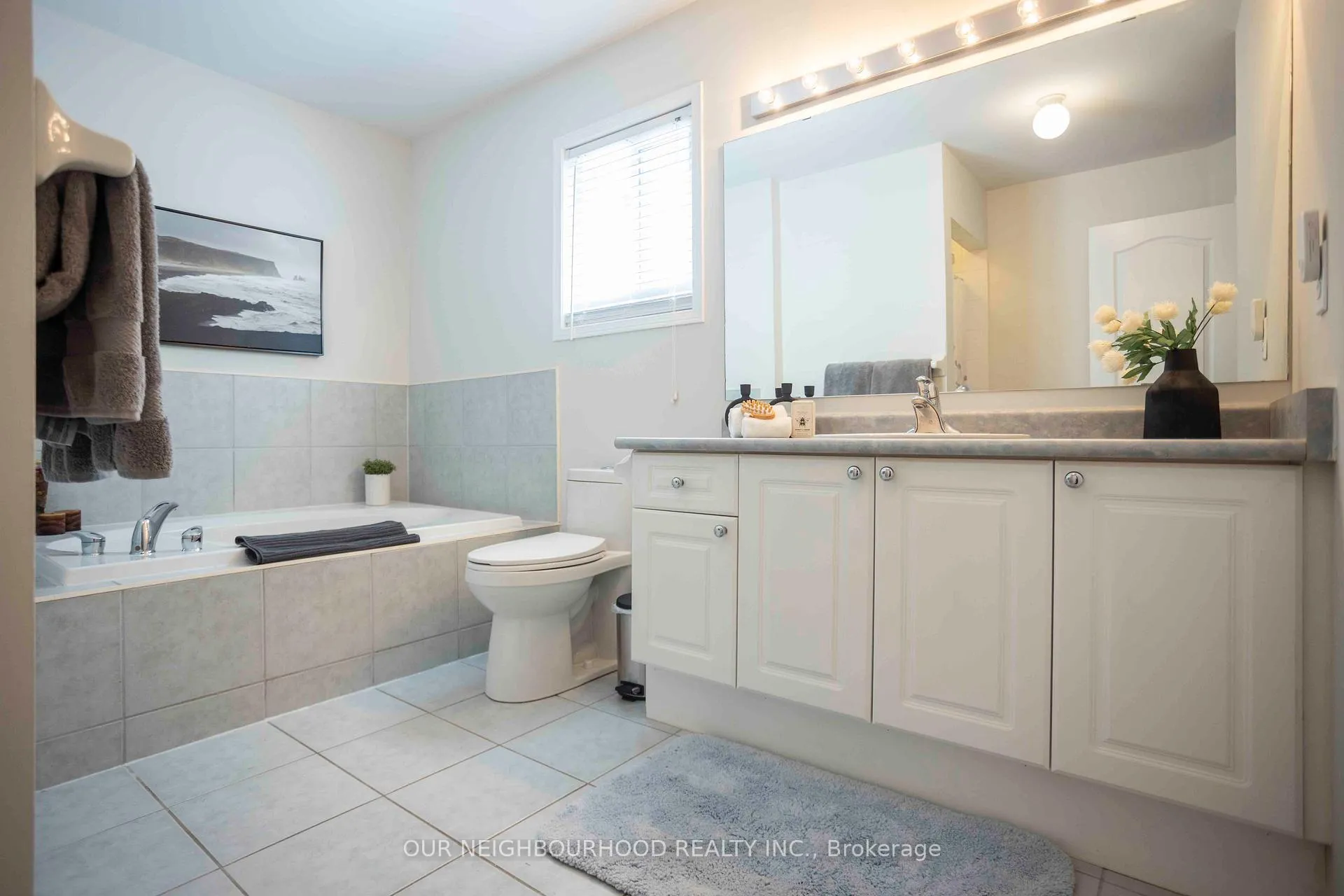 Photo 24 of 19 Artesian Drive, Whitby, Williamsburg — HOMEH