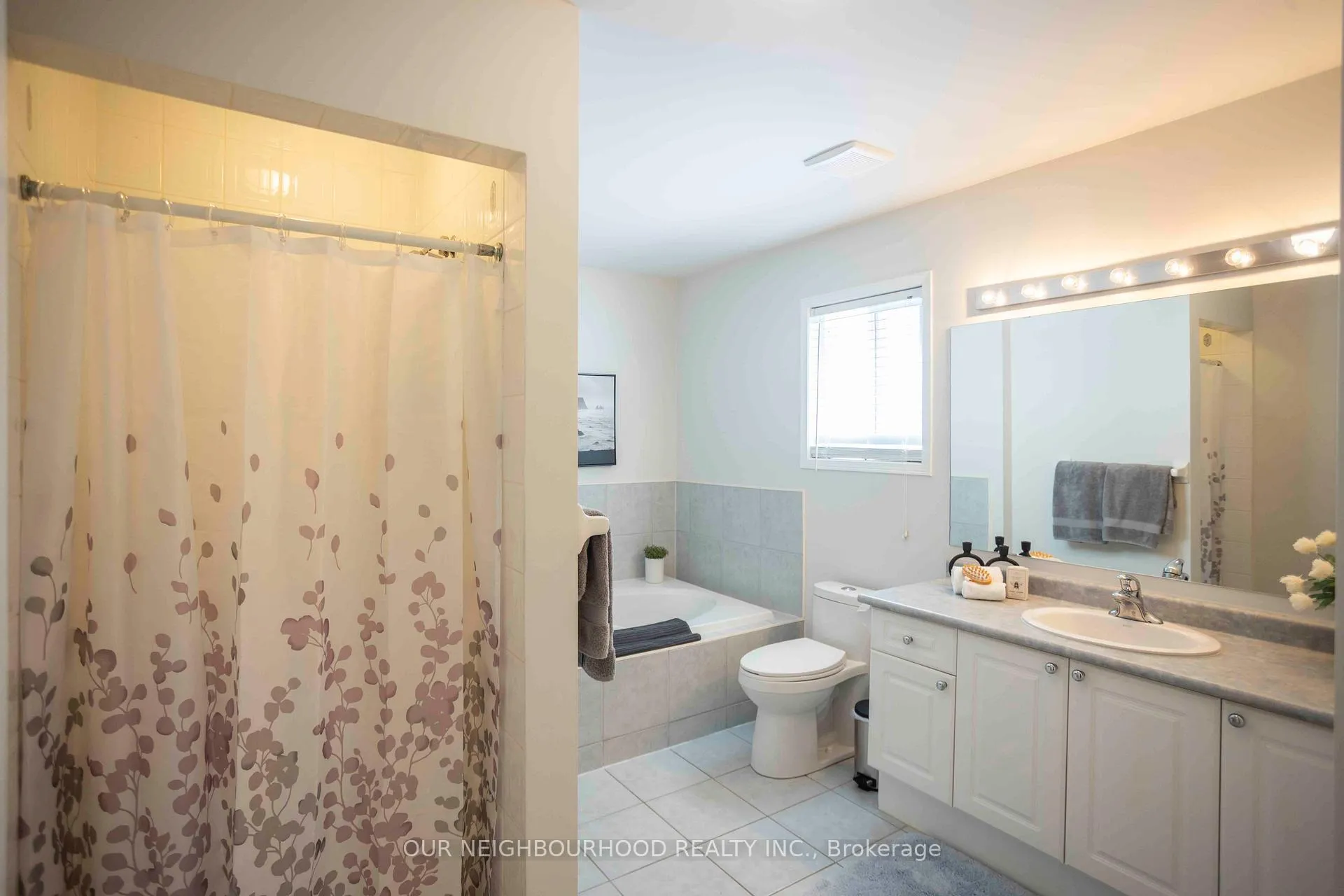 Photo 25 of 19 Artesian Drive, Whitby, Williamsburg — HOMEH