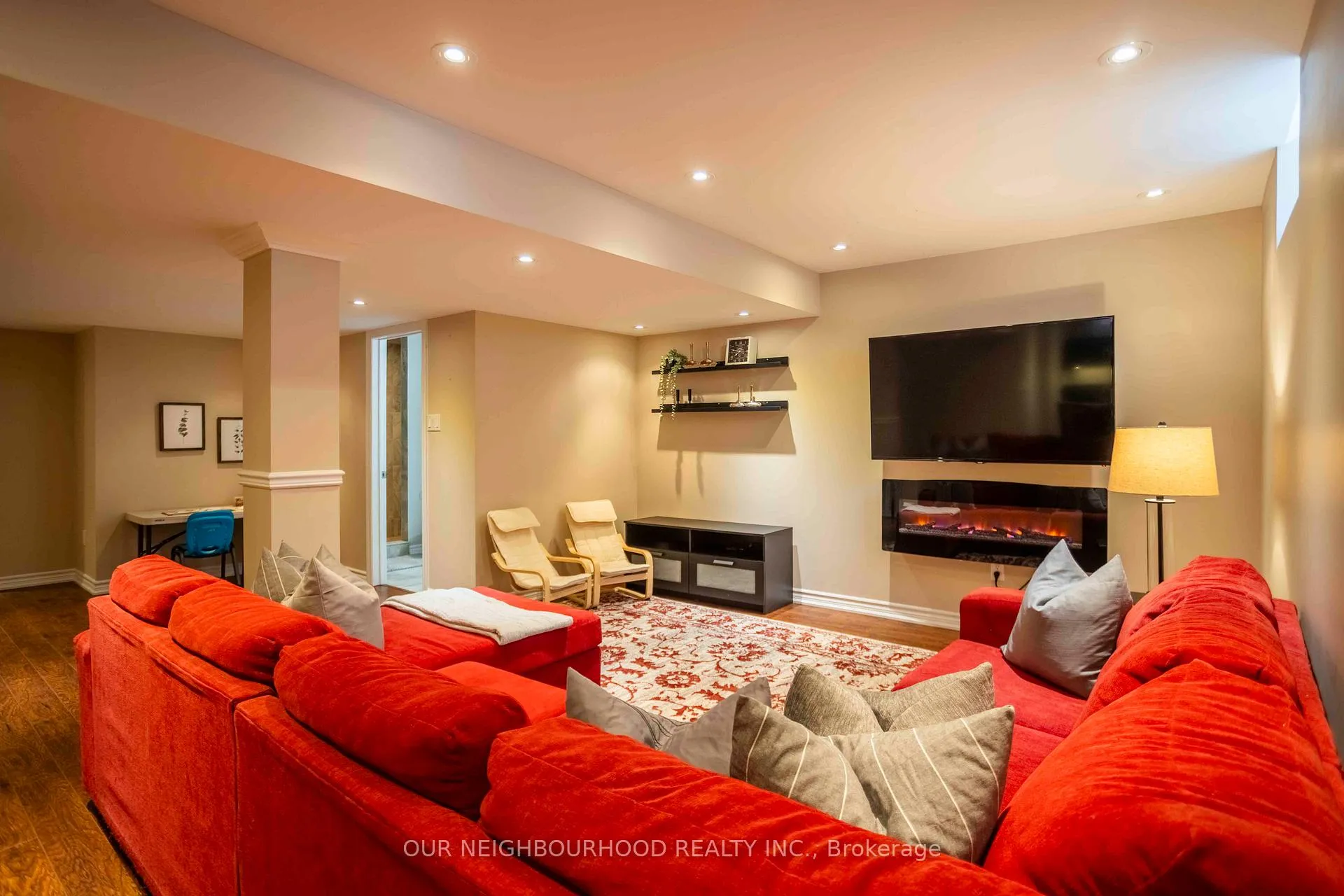 Photo 32 of 19 Artesian Drive, Whitby, Williamsburg — HOMEH