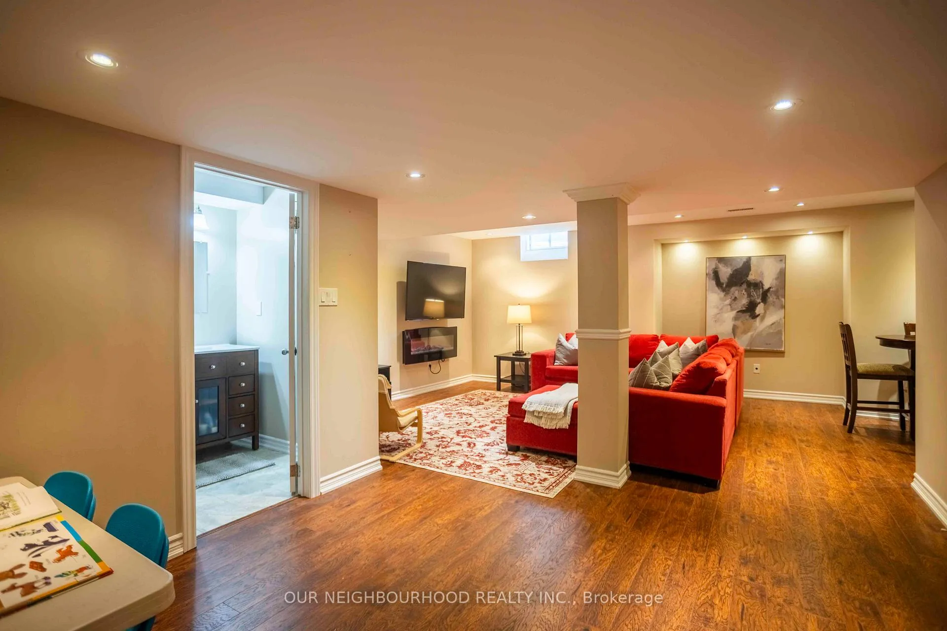 Photo 36 of 19 Artesian Drive, Whitby, Williamsburg — HOMEH