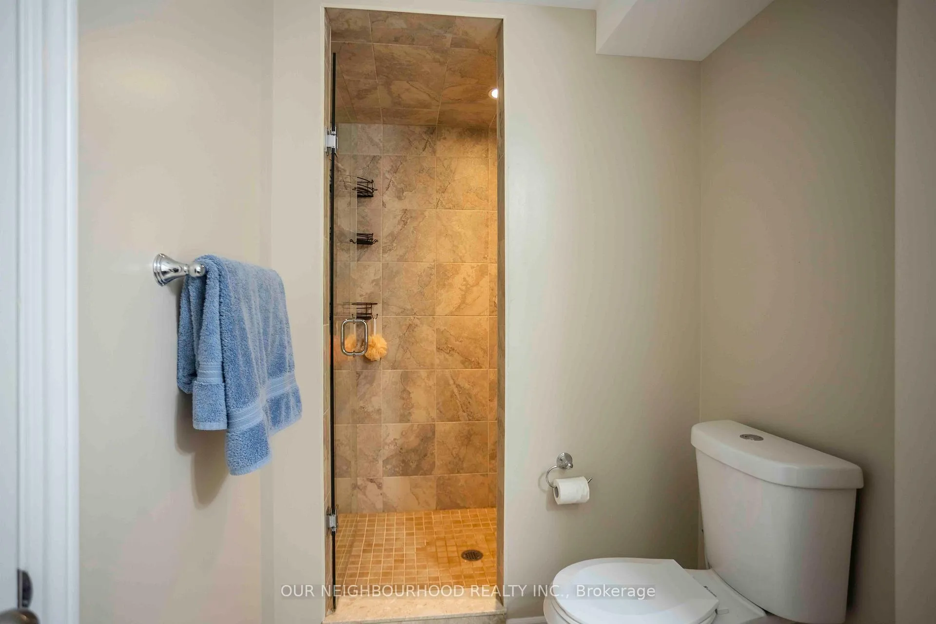 Photo 37 of 19 Artesian Drive, Whitby, Williamsburg — HOMEH