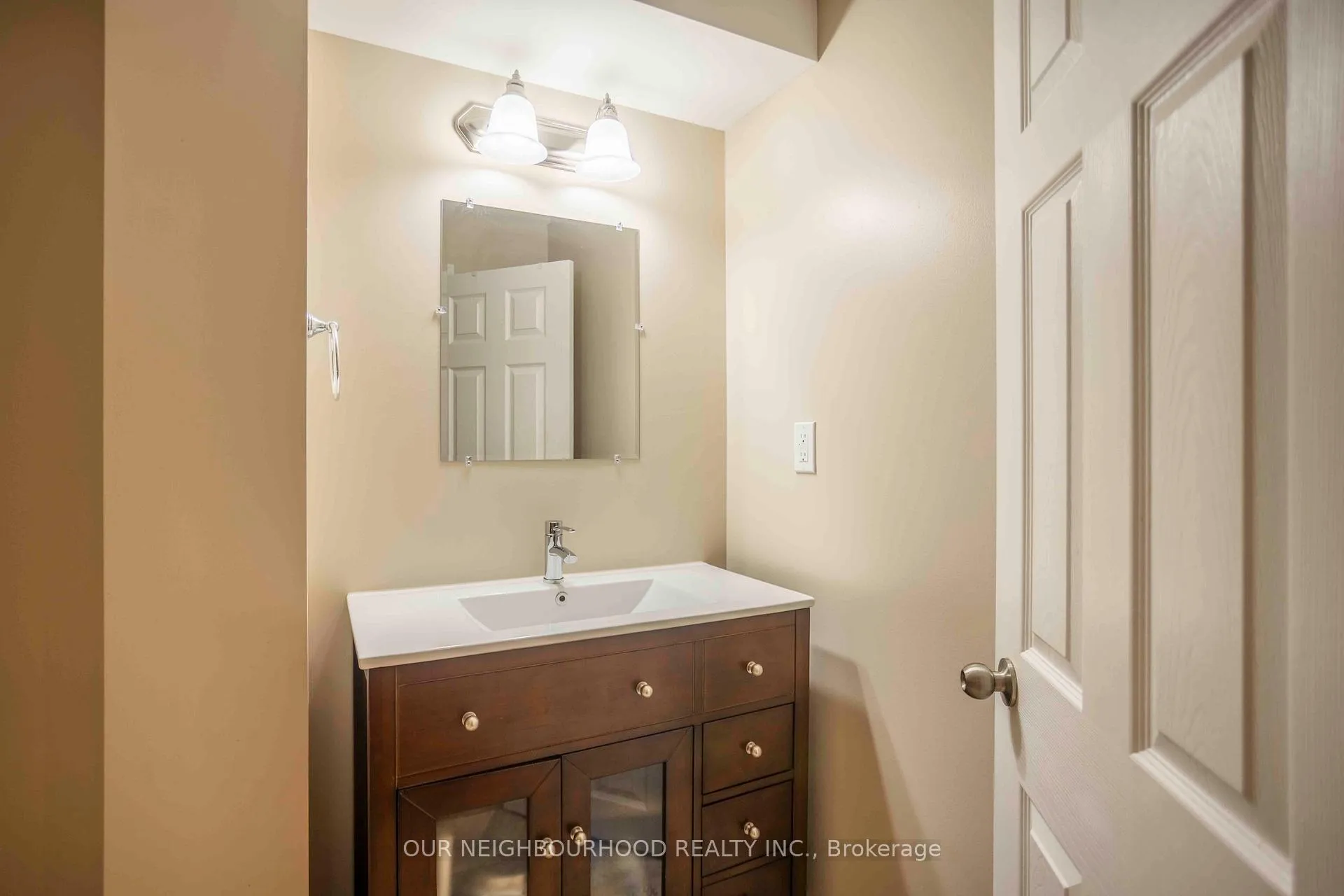 Photo 38 of 19 Artesian Drive, Whitby, Williamsburg — HOMEH