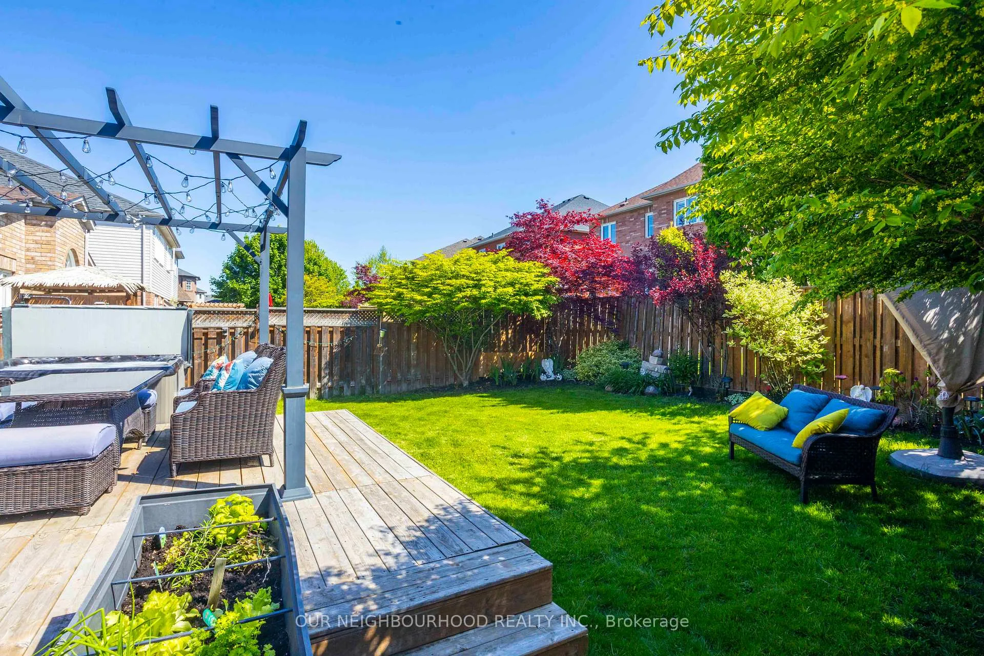 Photo 43 of 19 Artesian Drive, Whitby, Williamsburg — HOMEH