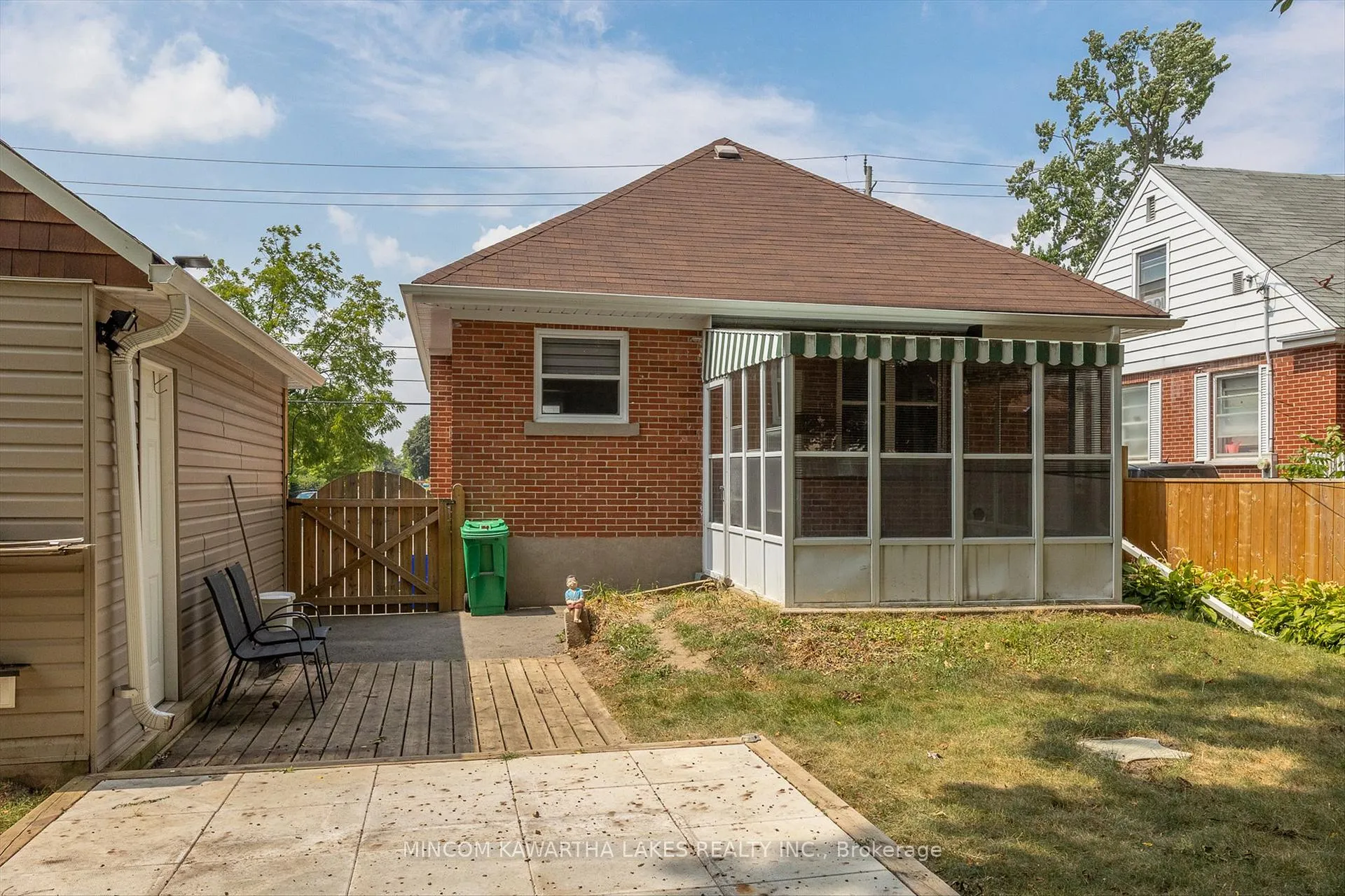 Photo 32 of 554 Monaghan Road, Peterborough, Otonabee Ward 1 — HOMEH