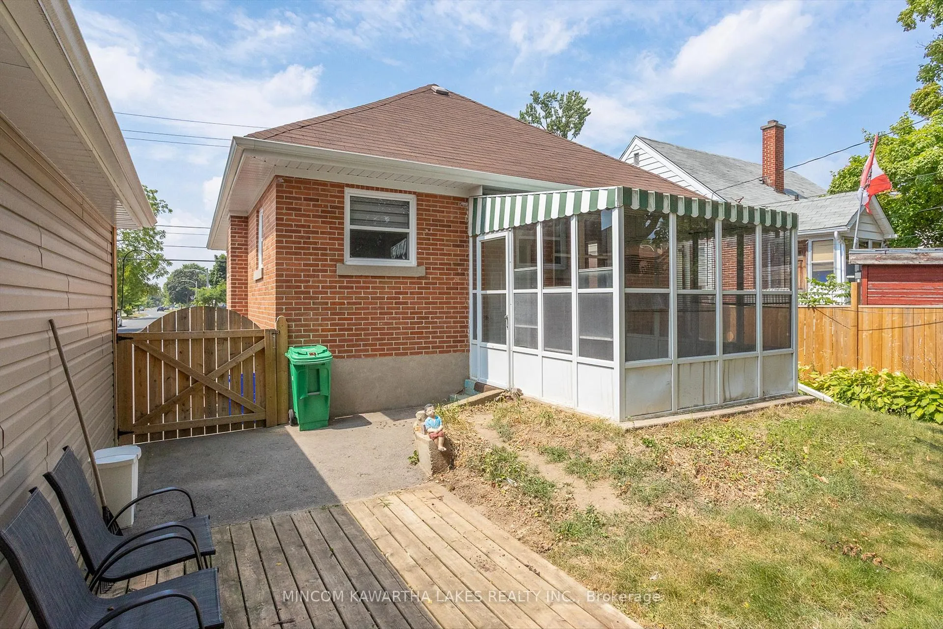 Photo 34 of 554 Monaghan Road, Peterborough, Otonabee Ward 1 — HOMEH
