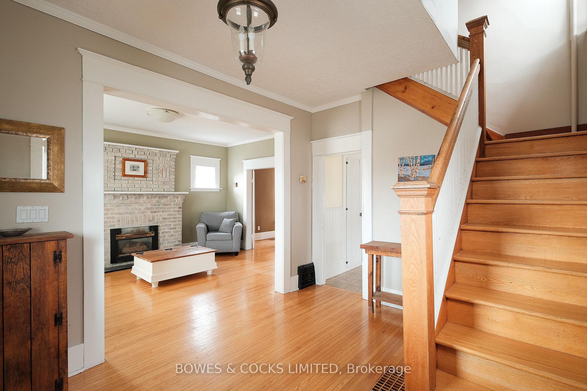 Photo 4 of 562 Cameron Street, Peterborough, Otonabee Ward 1 — HOMEH