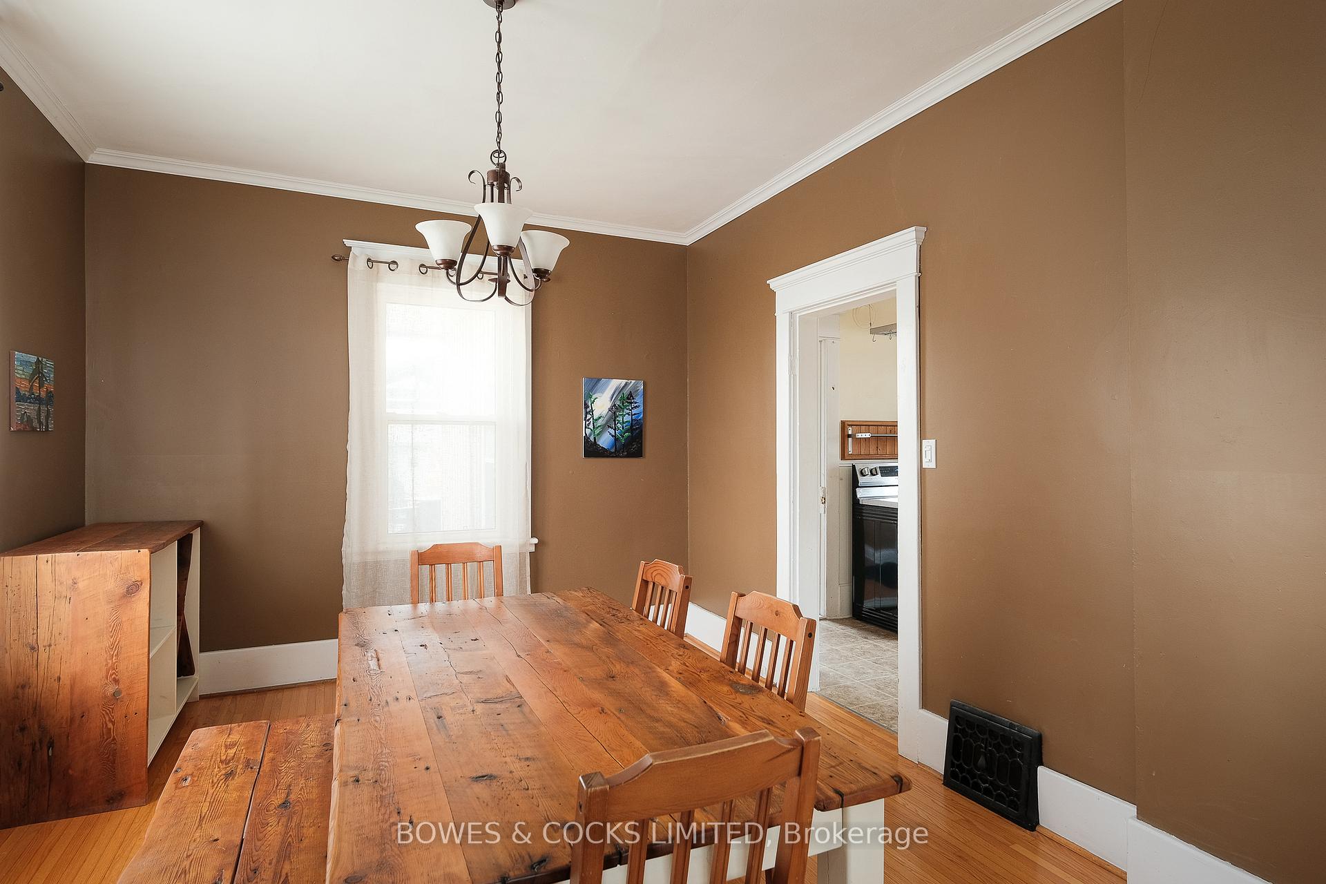 Photo 12 of 562 Cameron Street, Peterborough, Otonabee Ward 1 — HOMEH