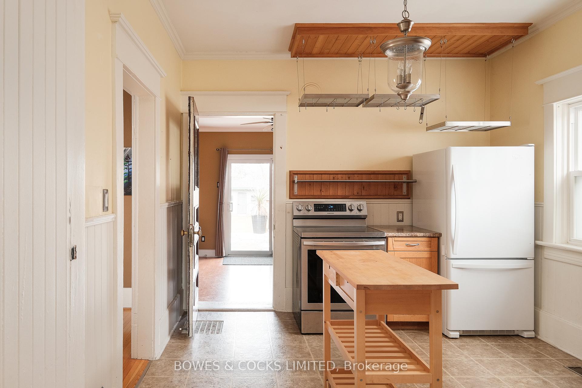 Photo 15 of 562 Cameron Street, Peterborough, Otonabee Ward 1 — HOMEH