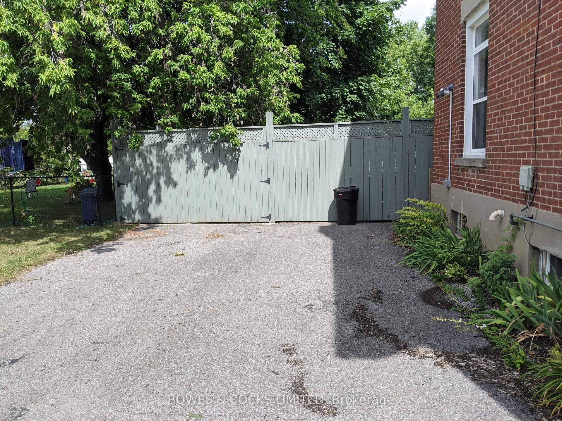 Photo 33 of 562 Cameron Street, Peterborough, Otonabee Ward 1 — HOMEH
