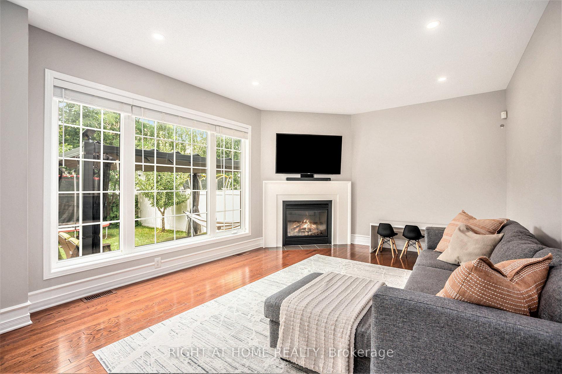 Photo 13 of 422 Deer View Avenue, Ottawa, Blossom Park/Kemp Park/Findlay Creek — HOMEH