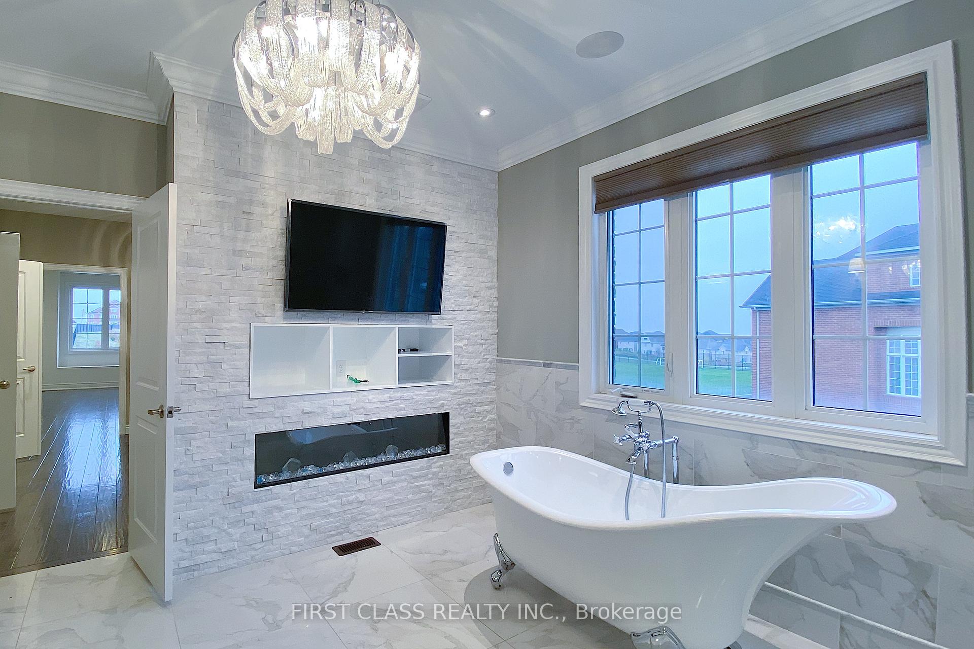 Photo 13 of 382 Farrell Road, Vaughan, Patterson — HOMEH