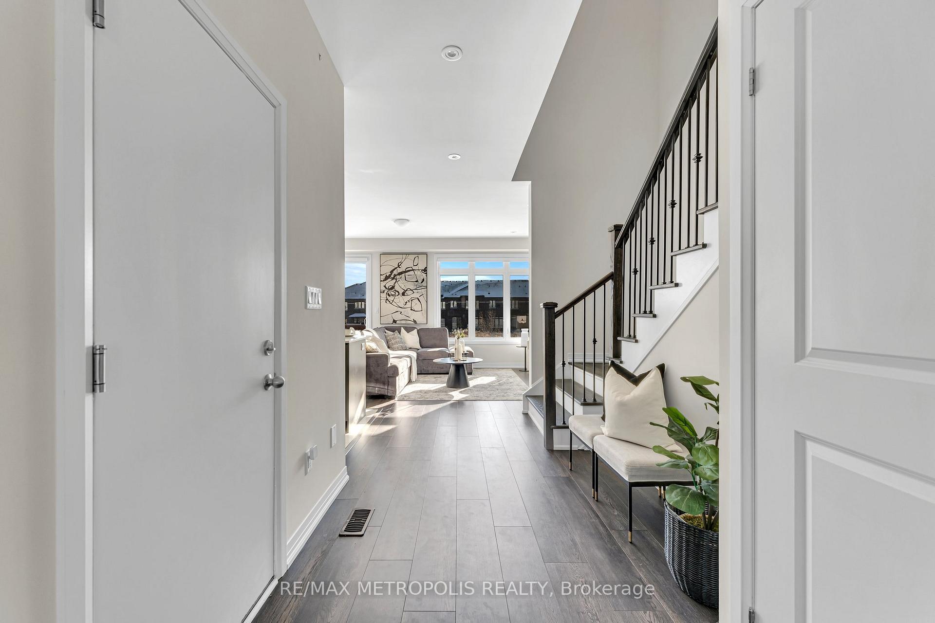 Photo 5 of 1071 Cameo Street, Pickering, Rural Pickering — HOMEH