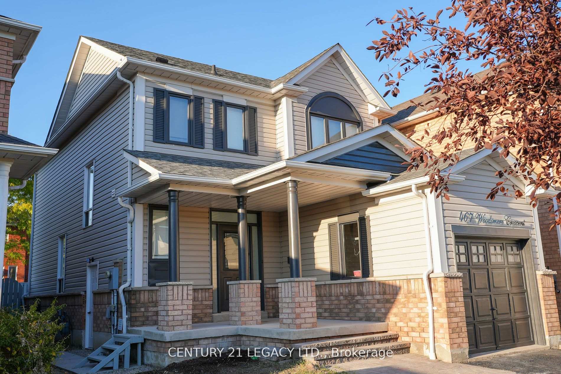 Front of 467 Woodsmere Crescent