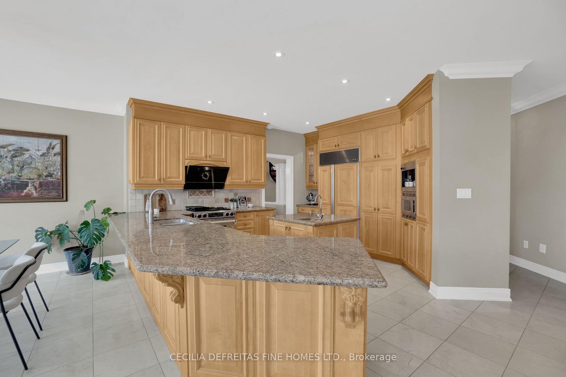 Photo 10 of 173 Polo Crescent, Vaughan, East Woodbridge — HOMEH