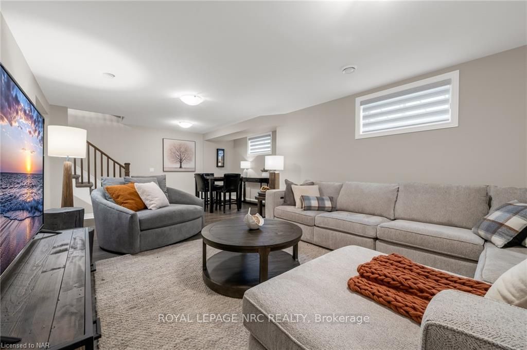 Photo 33 of 385 Empress Avenue, Welland, Lincoln/Crowland — HOMEH