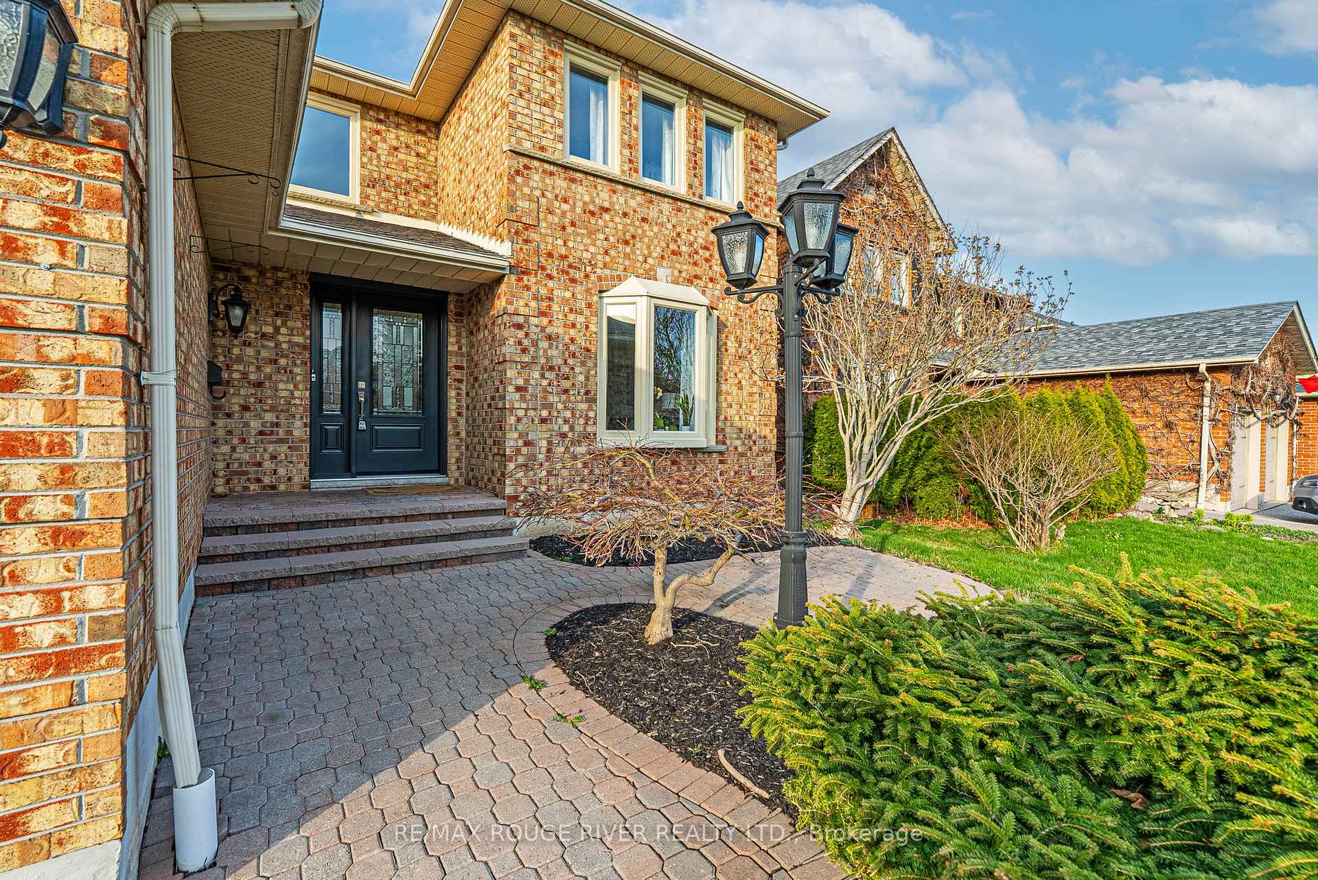 Photo 2 of 17 Wyndfield Crescent, Whitby, Pringle Creek — HOMEH