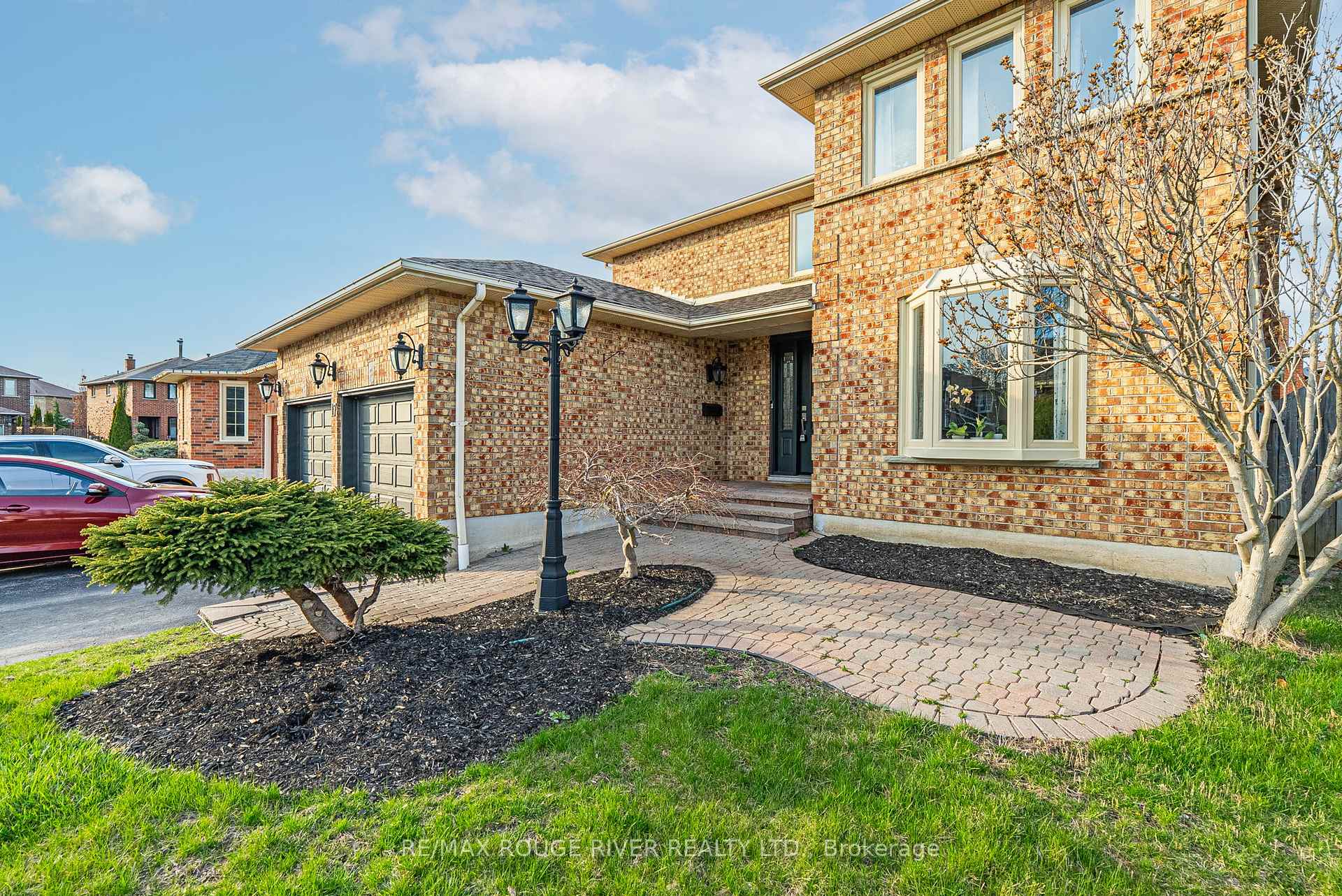 Photo 3 of 17 Wyndfield Crescent, Whitby, Pringle Creek — HOMEH